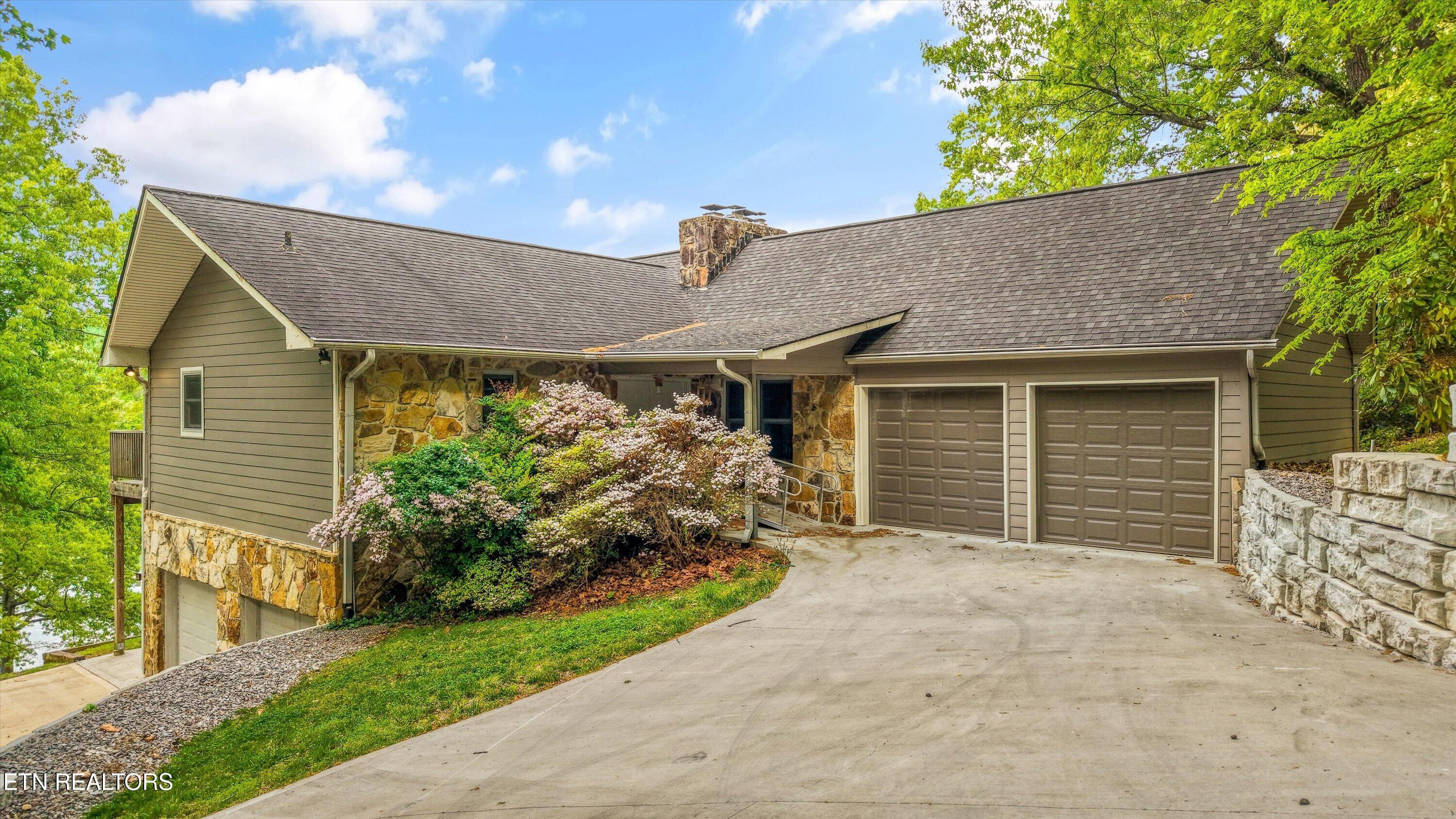 11417 Berry Hill Drive, Knoxville, TN