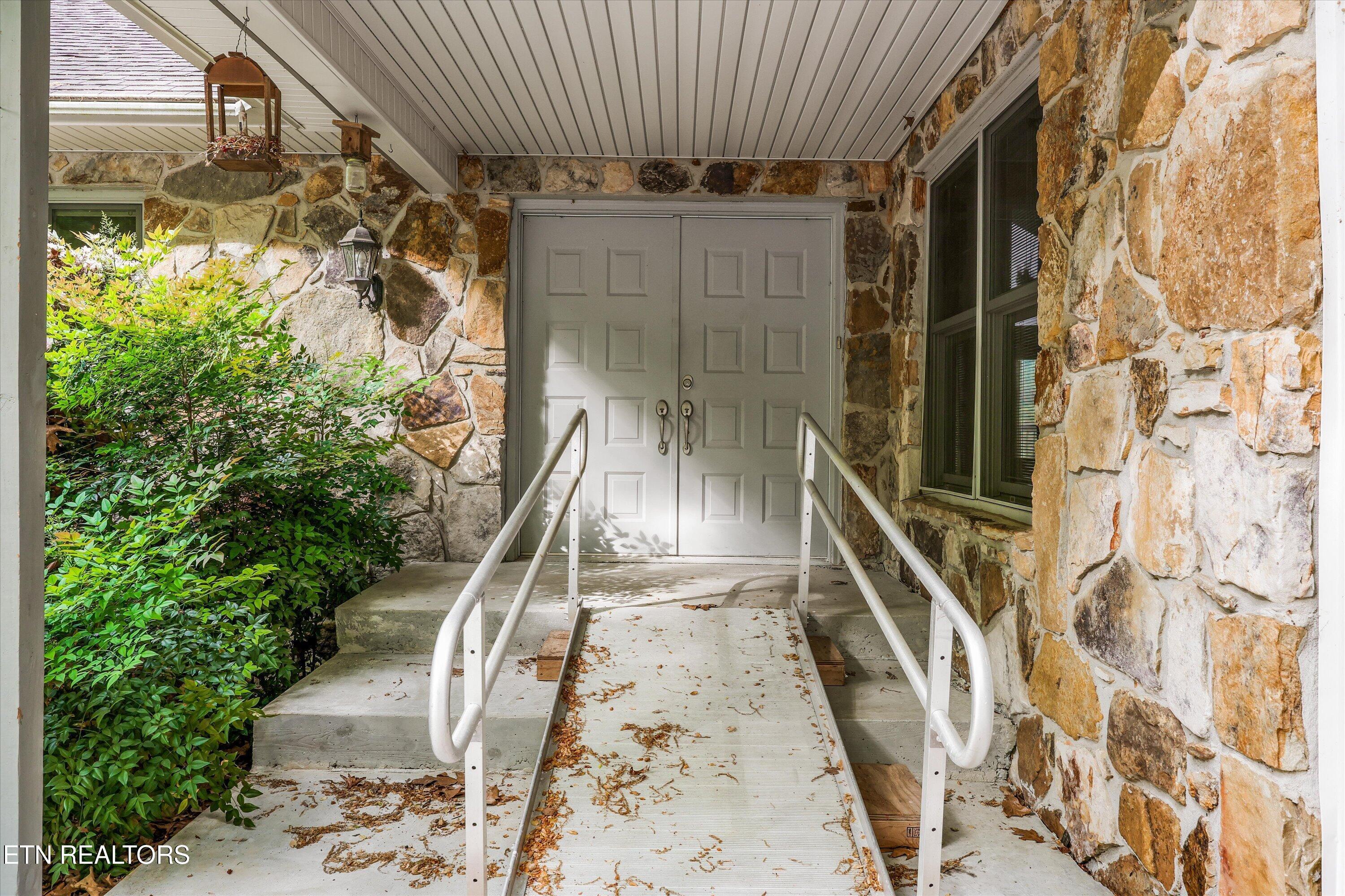 11417 Berry Hill Drive, Knoxville, TN - Fort Loudoun and Tellico Lake Real Estate - Image# 3