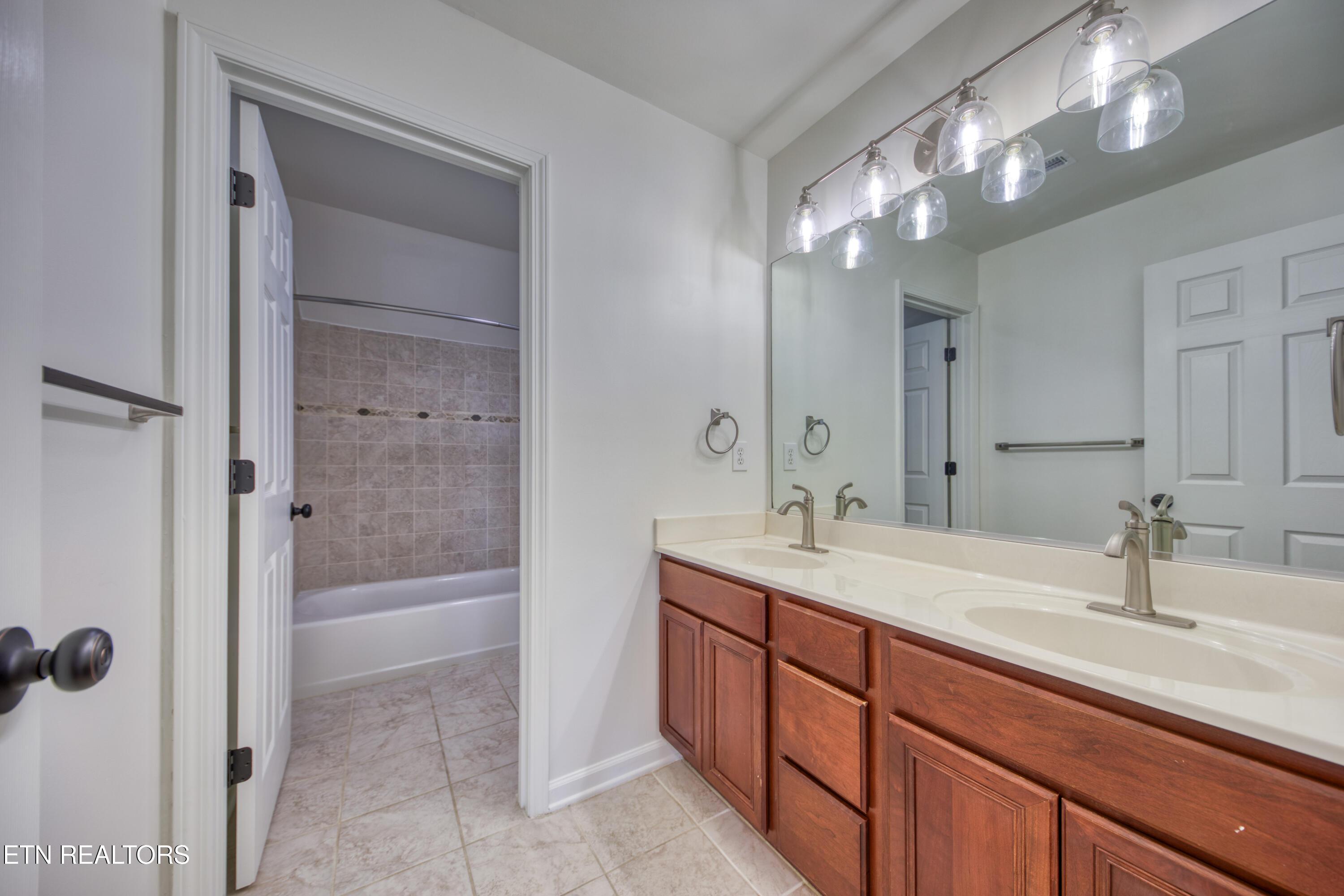 11119 Hatteras Drive, Knoxville, TN - Fort Loudoun and Tellico Lake Real Estate - Image# 24