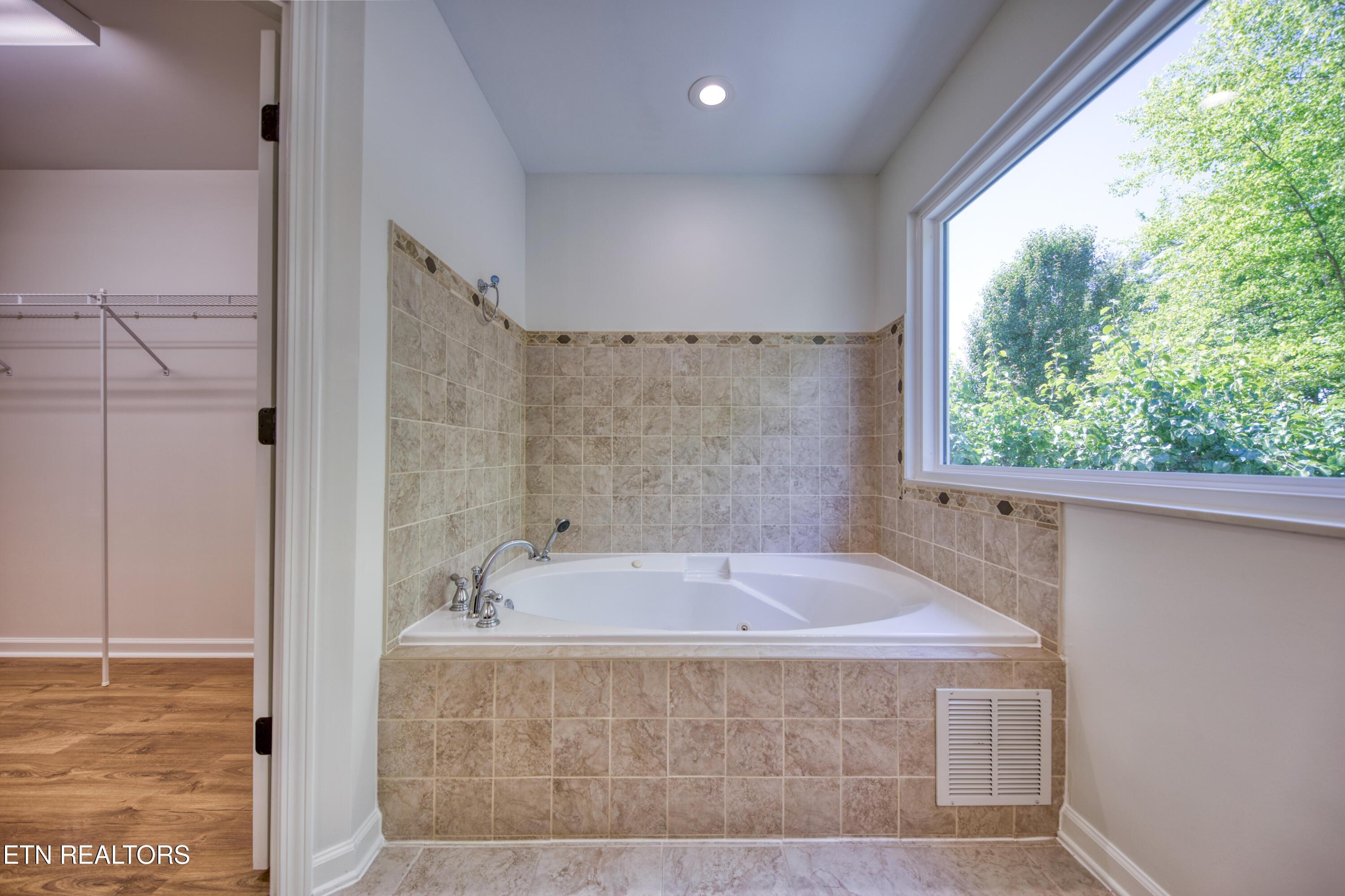 11119 Hatteras Drive, Knoxville, TN - Fort Loudoun and Tellico Lake Real Estate - Image# 22