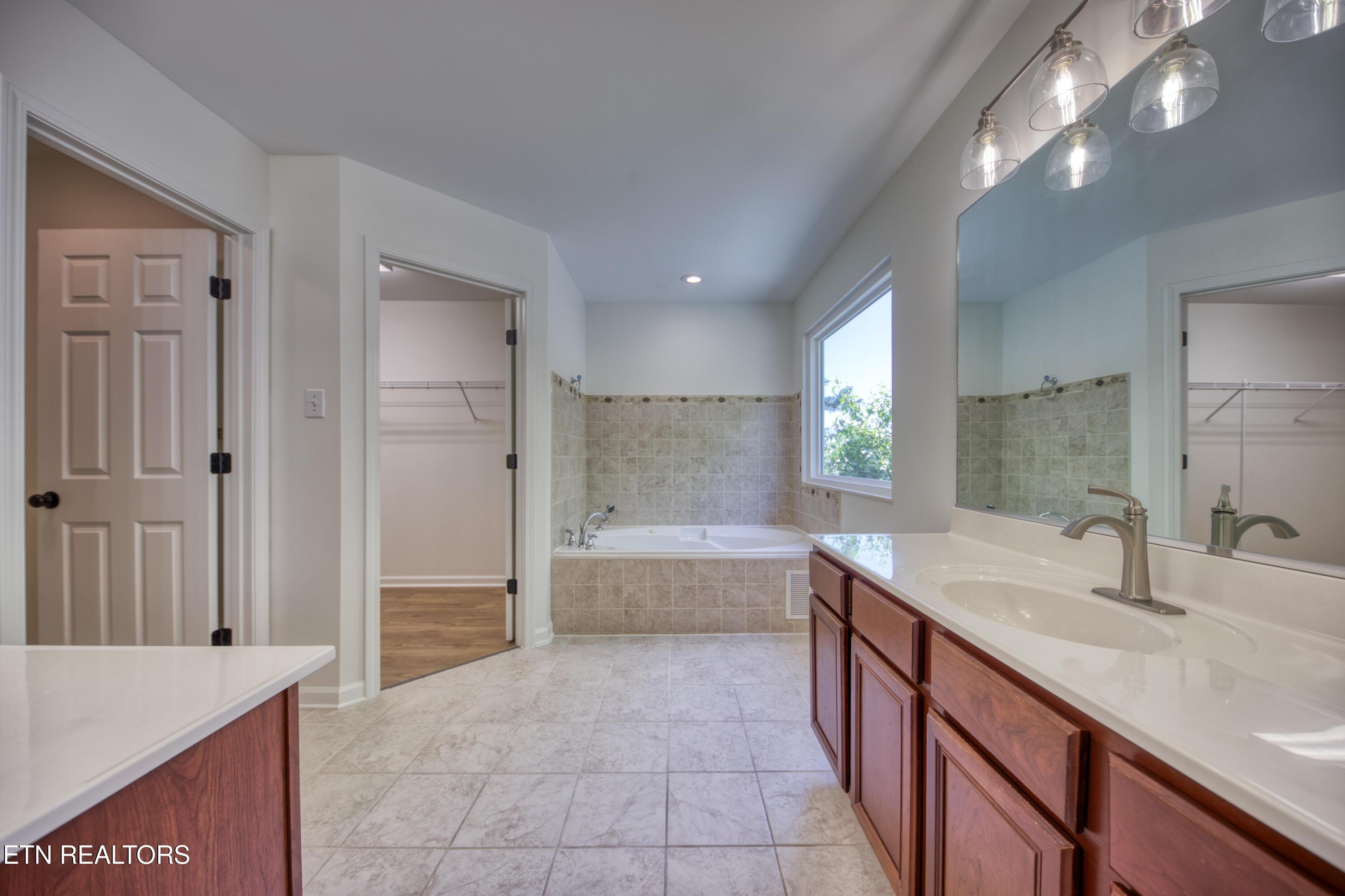 11119 Hatteras Drive, Knoxville, TN - Fort Loudoun and Tellico Lake Real Estate - Image# 21