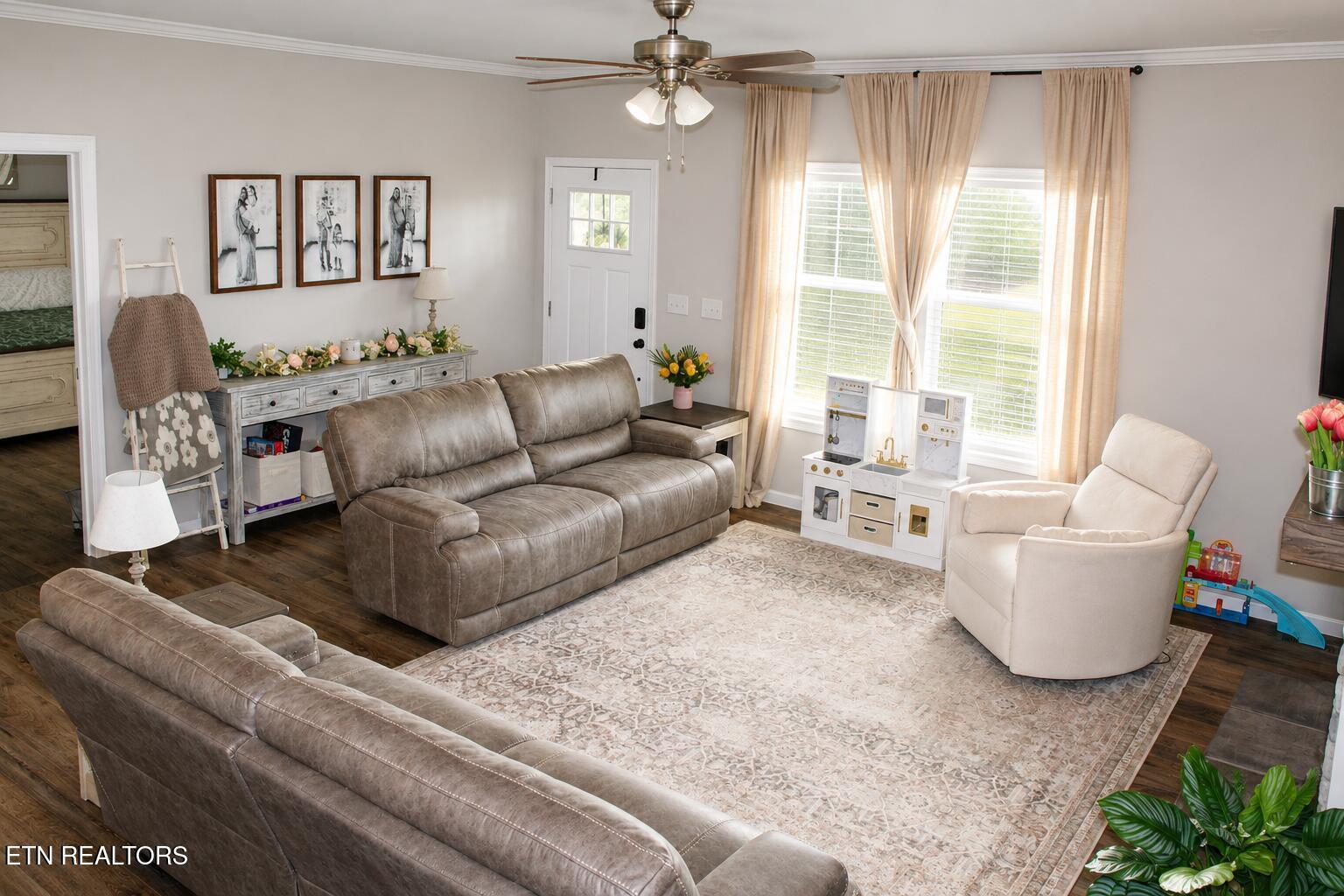 250 Cedar Crest Lane, Friendsville, TN - Fort Loudoun and Tellico Lake Real Estate - Image# 2
