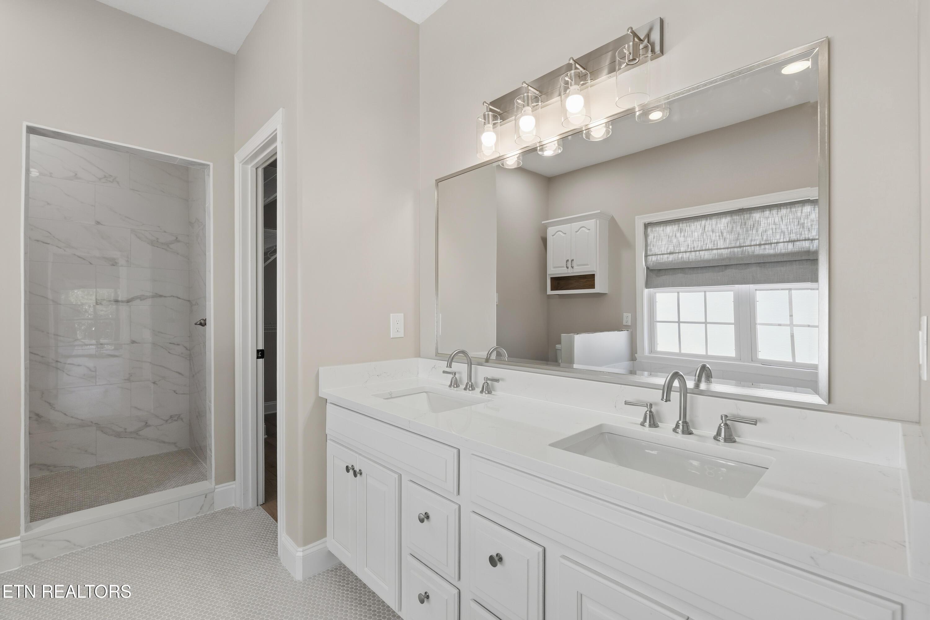 1049 Rarity Bay Pkwy, Vonore, TN - Fort Loudoun and Tellico Lake Real Estate - Image# 19