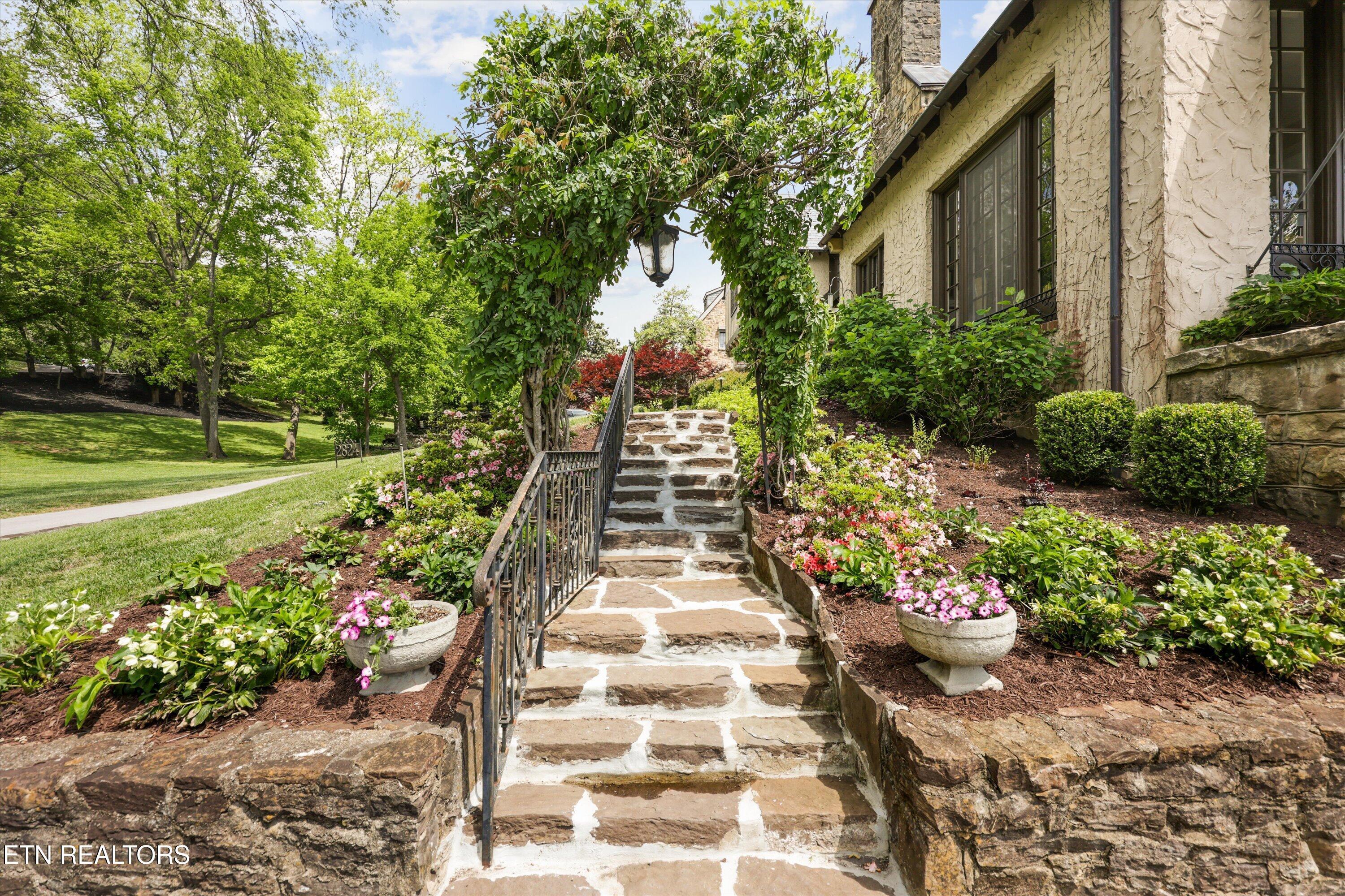 2824 Kingston Pike, Knoxville, TN - Fort Loudoun and Tellico Lake Real Estate - Image# 4