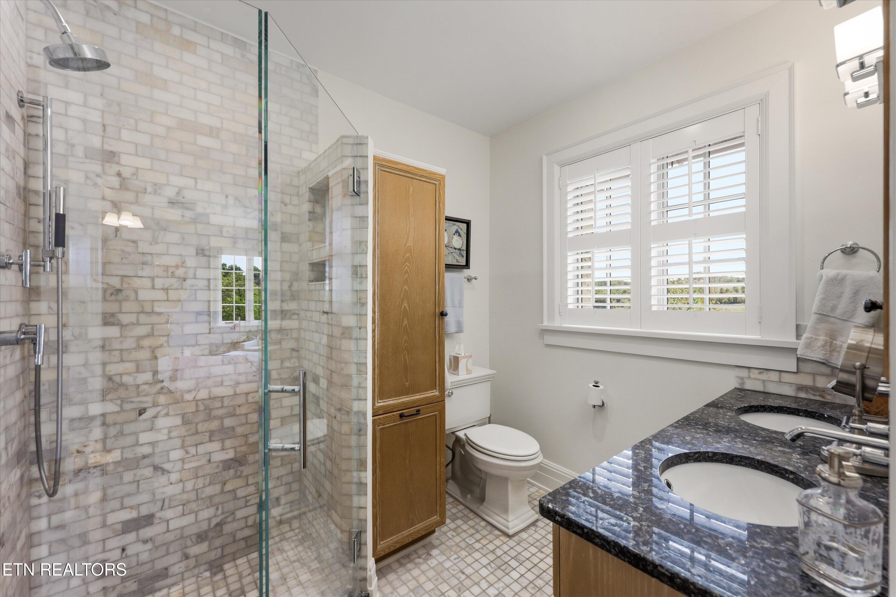 2824 Kingston Pike, Knoxville, TN - Fort Loudoun and Tellico Lake Real Estate - Image# 25