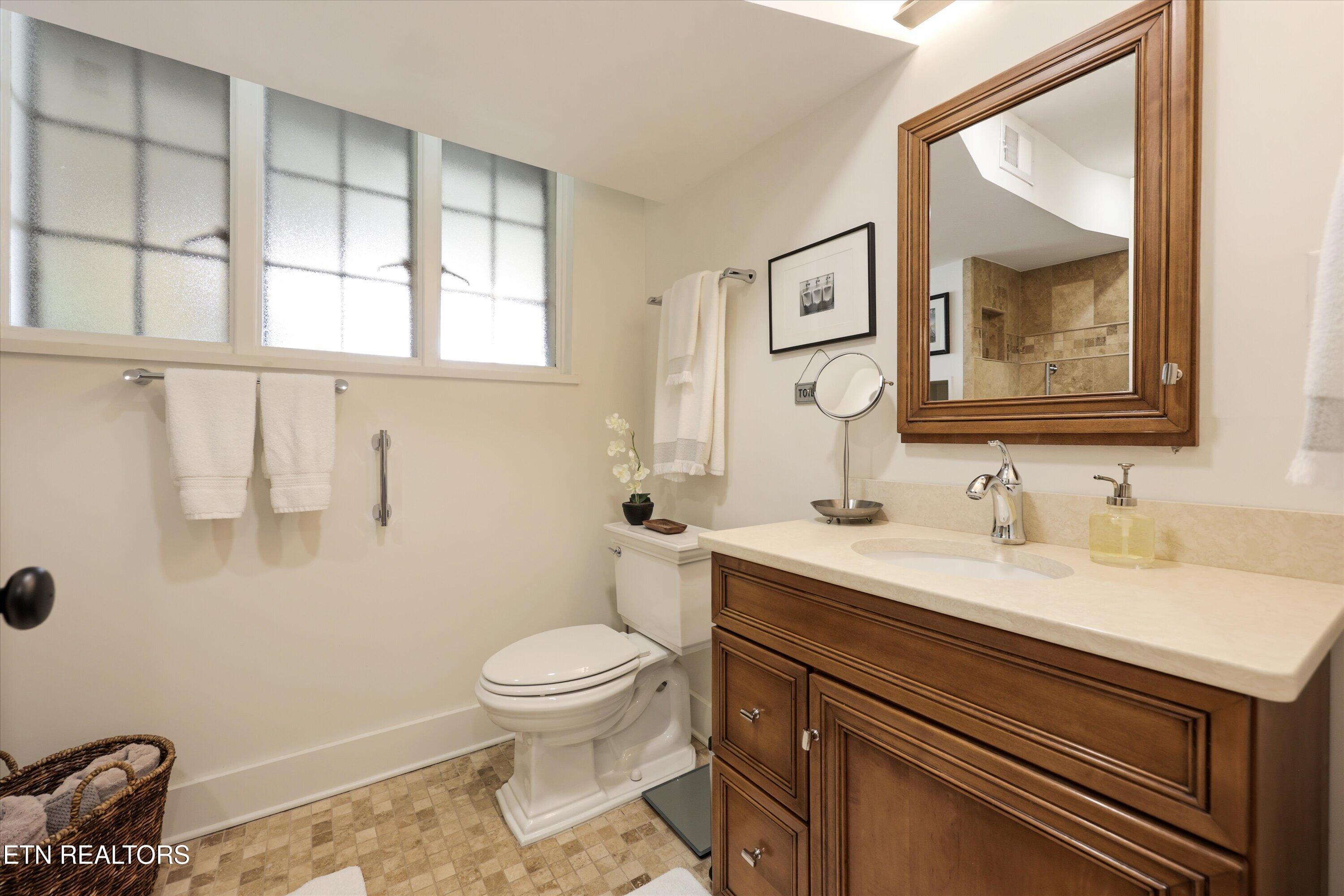 2824 Kingston Pike, Knoxville, TN - Fort Loudoun and Tellico Lake Real Estate - Image# 32
