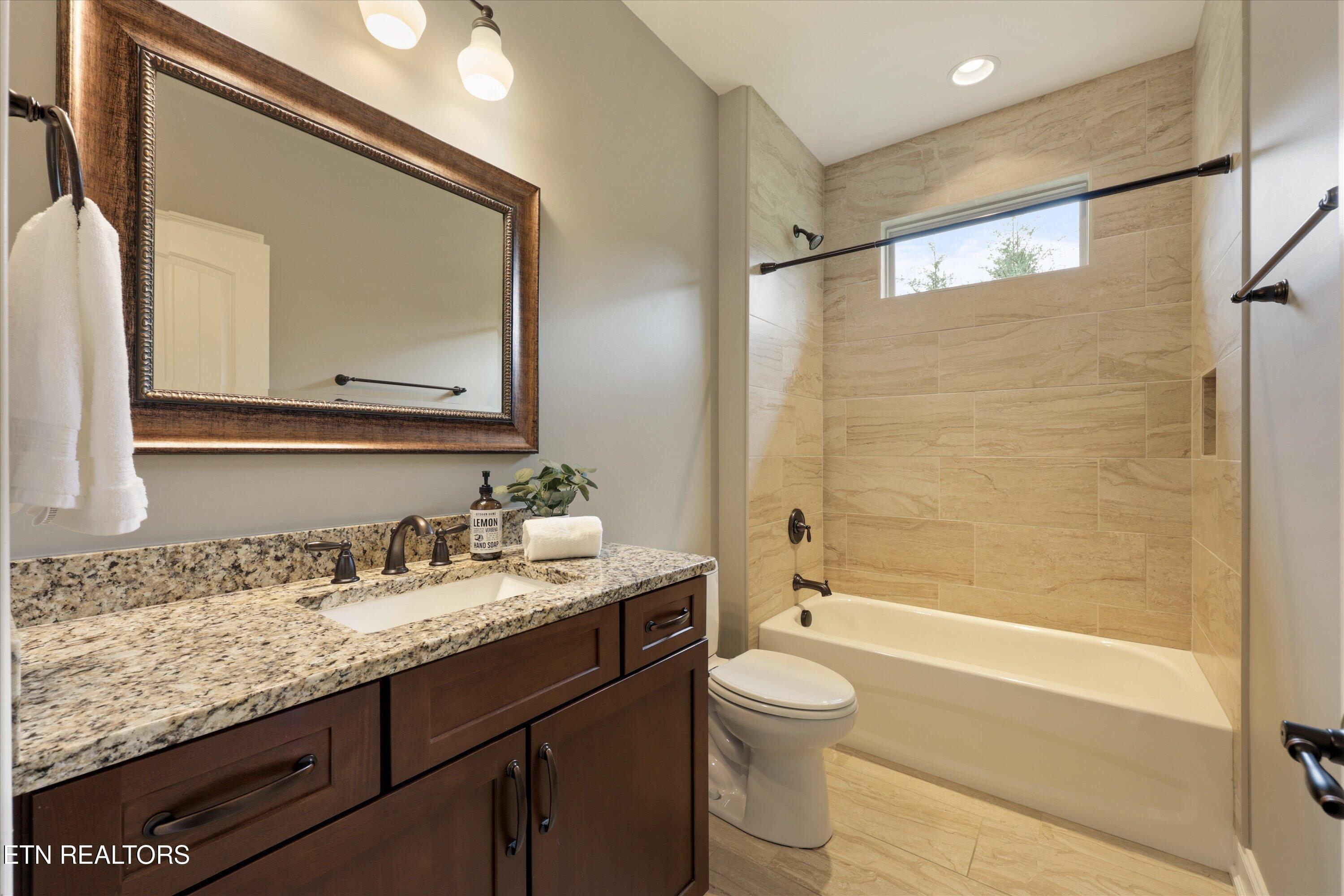 303 Okmulgee Circle, Loudon, TN - Fort Loudoun and Tellico Lake Real Estate - Image# 15