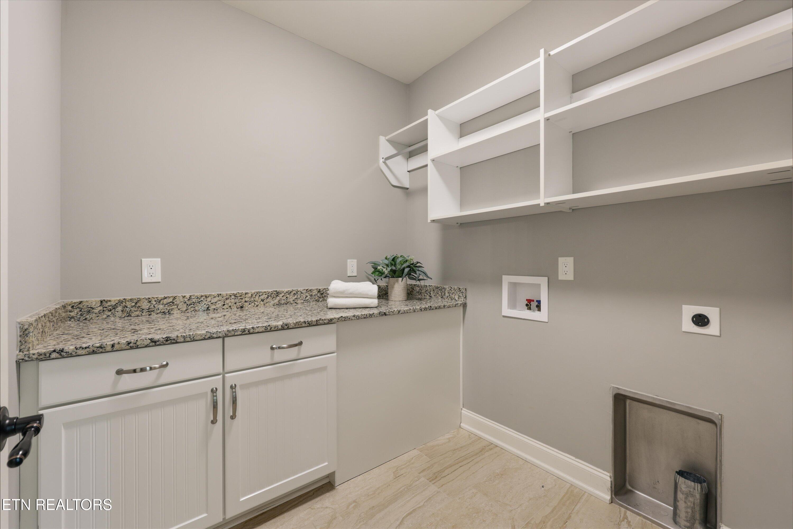 303 Okmulgee Circle, Loudon, TN - Fort Loudoun and Tellico Lake Real Estate - Image# 31