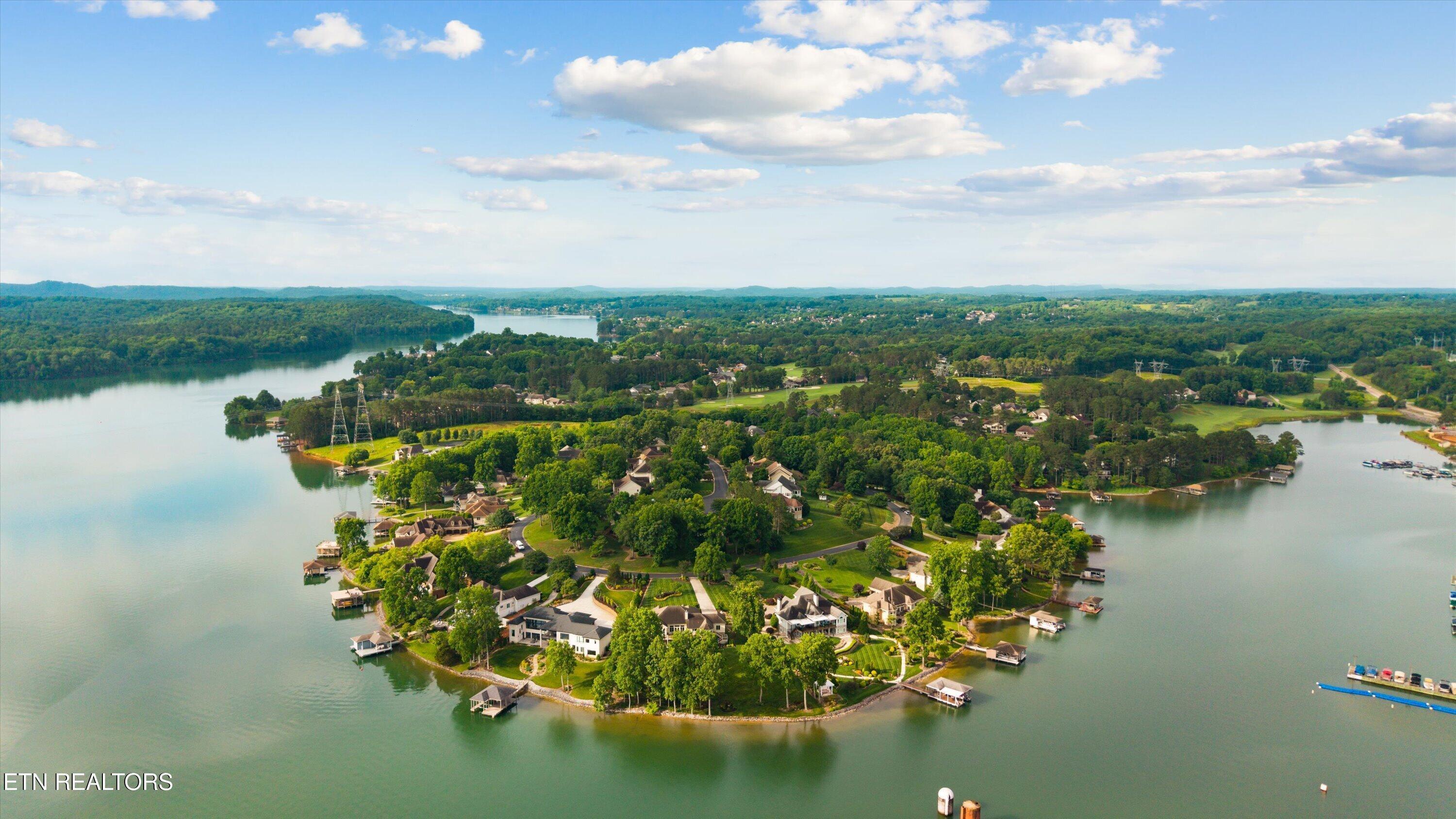 303 Okmulgee Circle, Loudon, TN - Fort Loudoun and Tellico Lake Real Estate - Image# 3