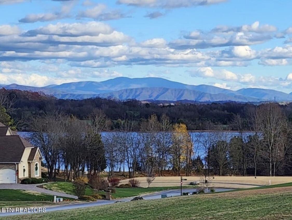 105 Red Hawk Drive, Vonore, TN - Fort Loudoun and Tellico Lake Real Estate - Image# 1