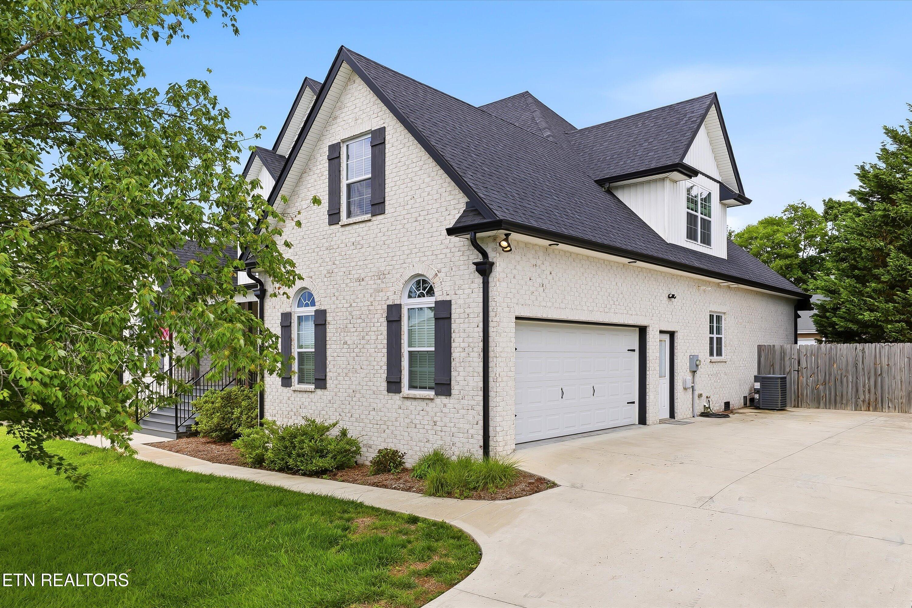 3806 Admirality Lane, Knoxville, TN - Fort Loudoun and Tellico Lake Real Estate - Image# 2