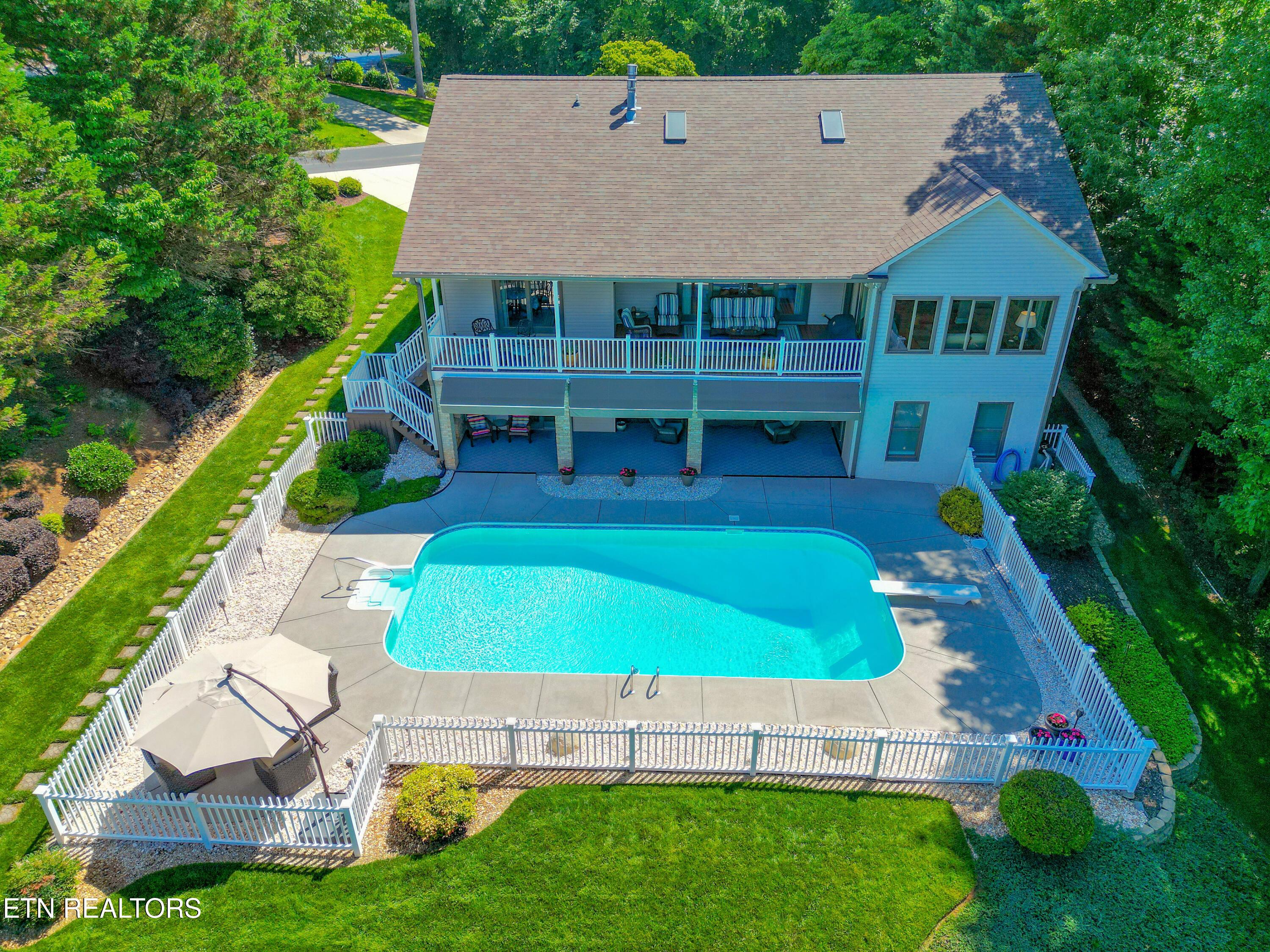 201 Iroquois Circle, Loudon, TN