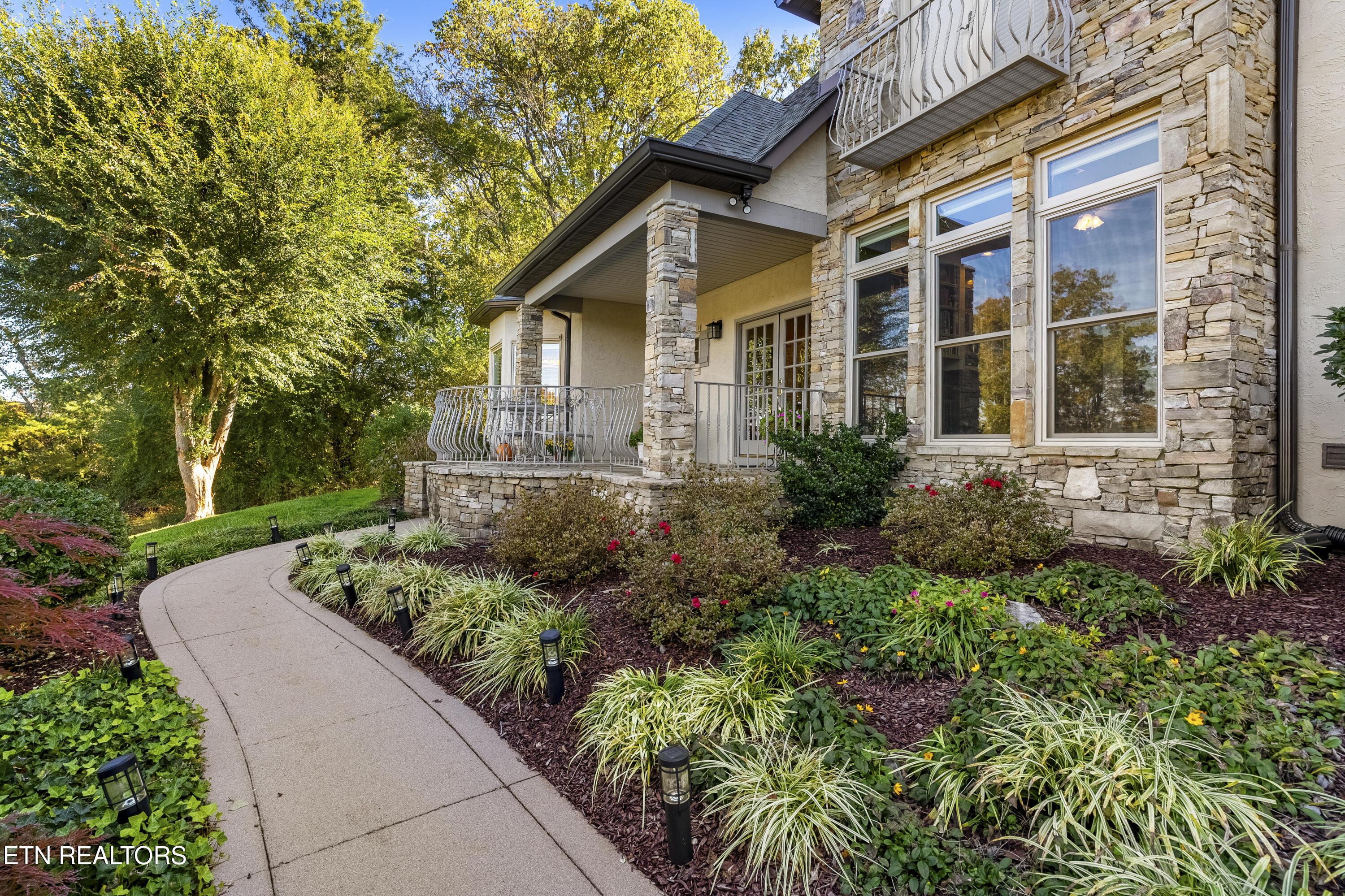 310 Pineberry Drive, Vonore, TN - Fort Loudoun and Tellico Lake Real Estate - Image# 2