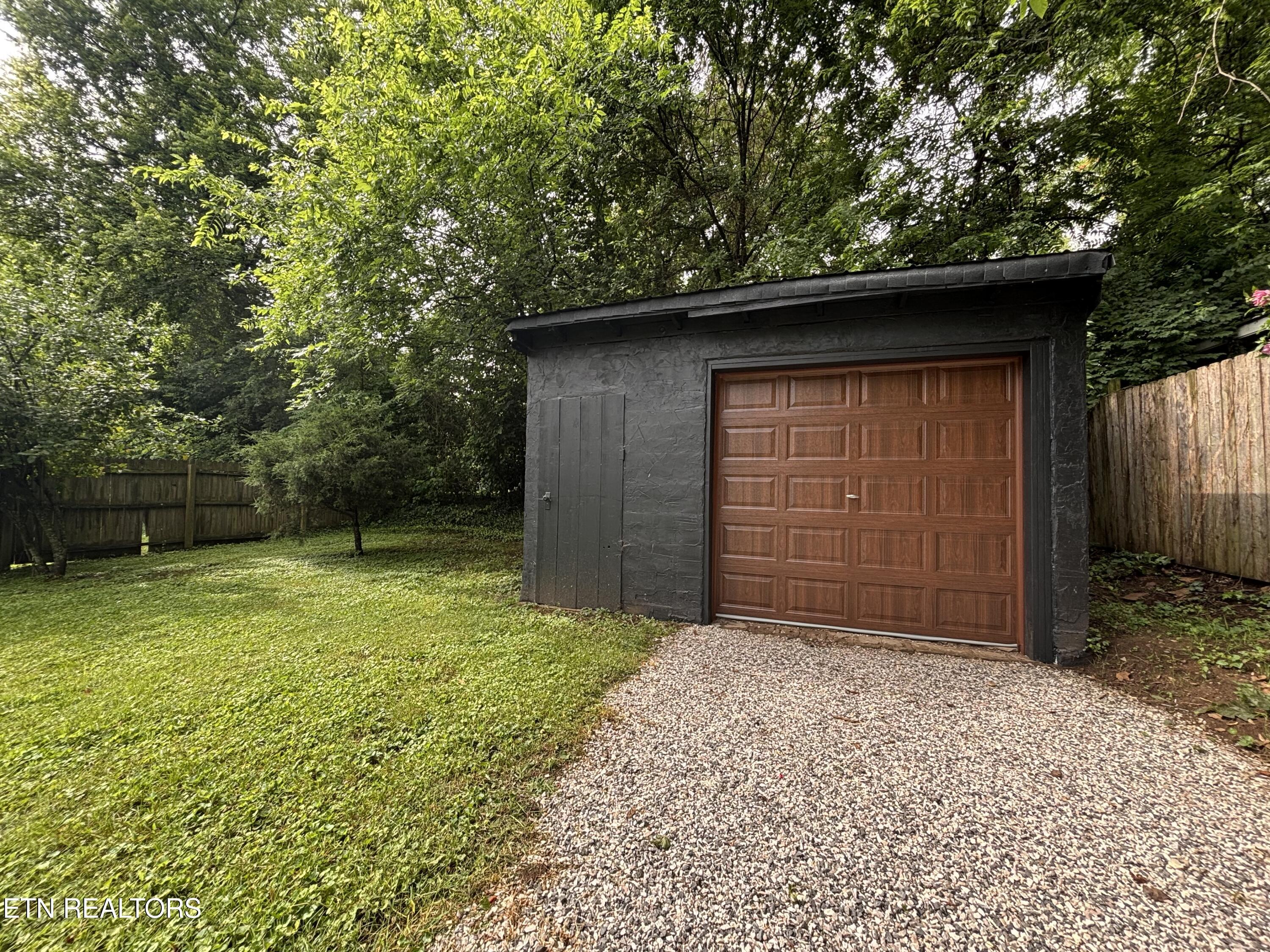 1724 Minnis Ave, Knoxville, TN - Fort Loudoun and Tellico Lake Real Estate - Image# 15