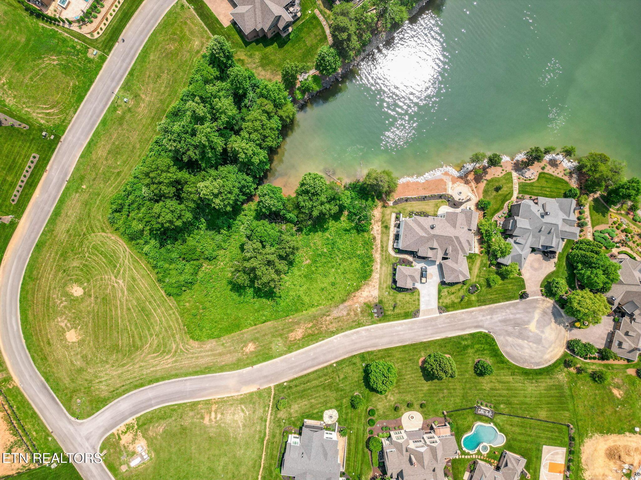 377 Beacon Court, Lenoir City, TN - Fort Loudoun and Tellico Lake Real Estate - Image# 4
