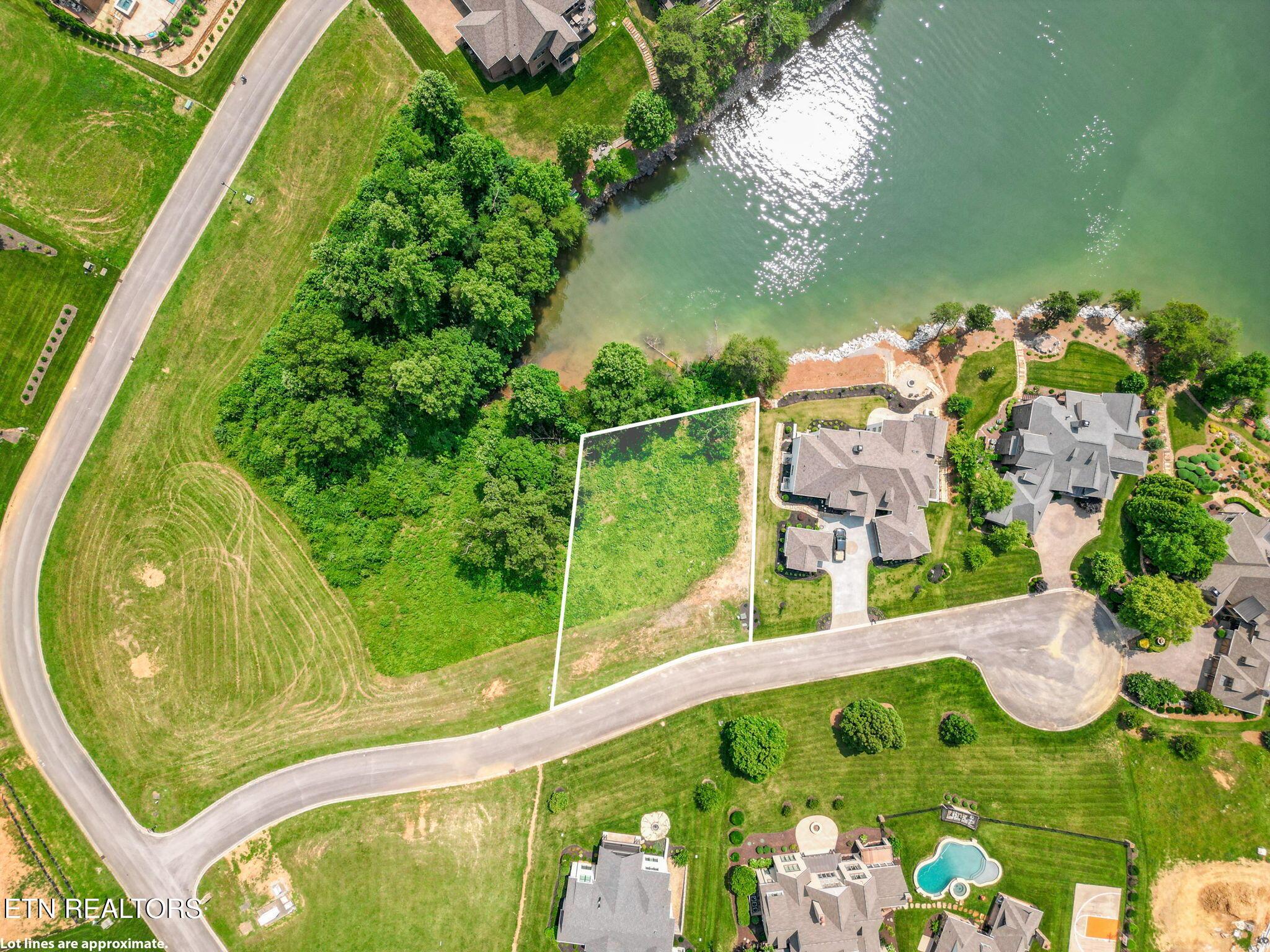 377 Beacon Court, Lenoir City, TN - Fort Loudoun and Tellico Lake Real Estate - Image# 8