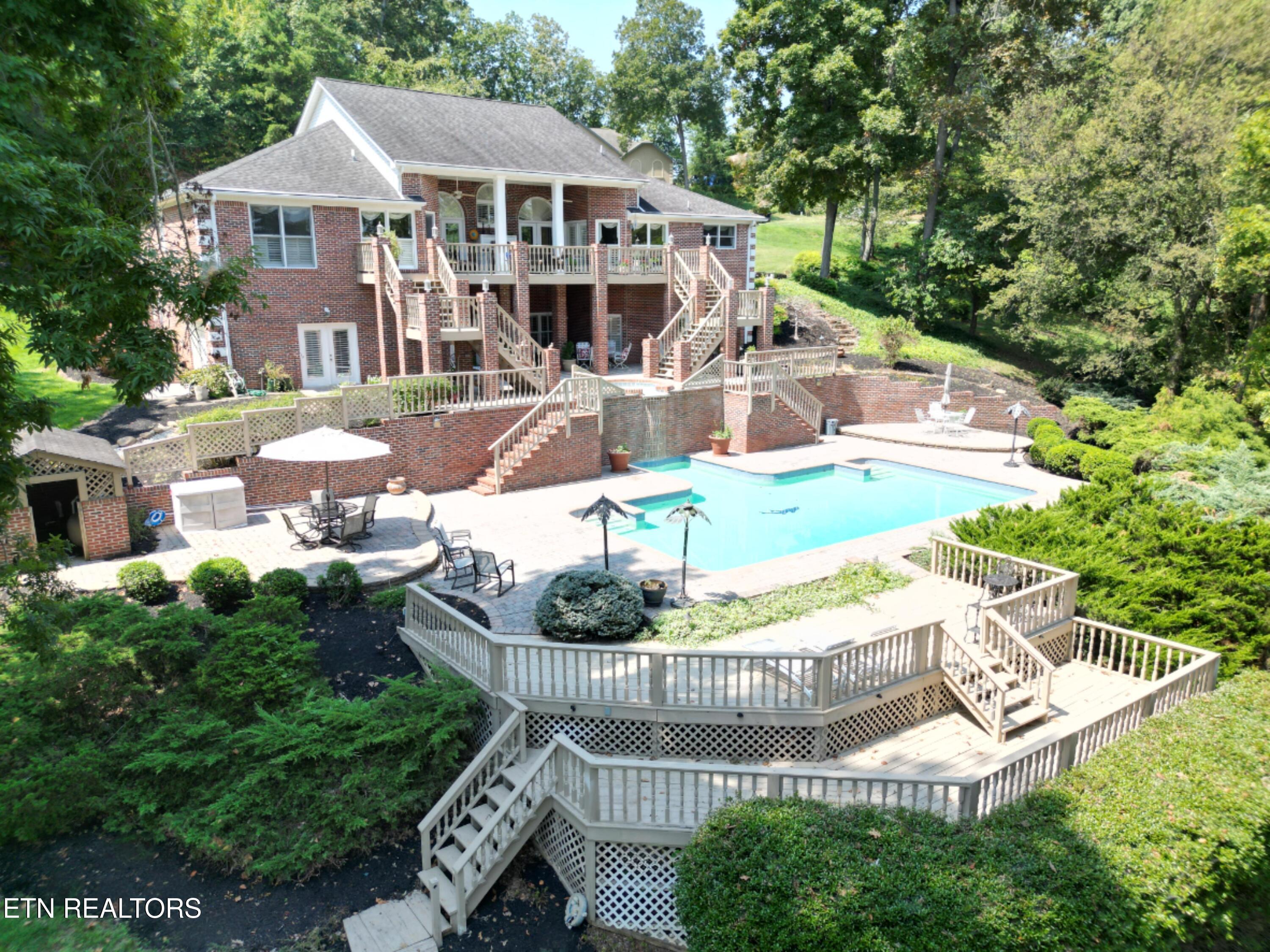 155 Lake Crest Drive, Lenoir City, TN - Fort Loudoun and Tellico Lake Real Estate - Image# 2