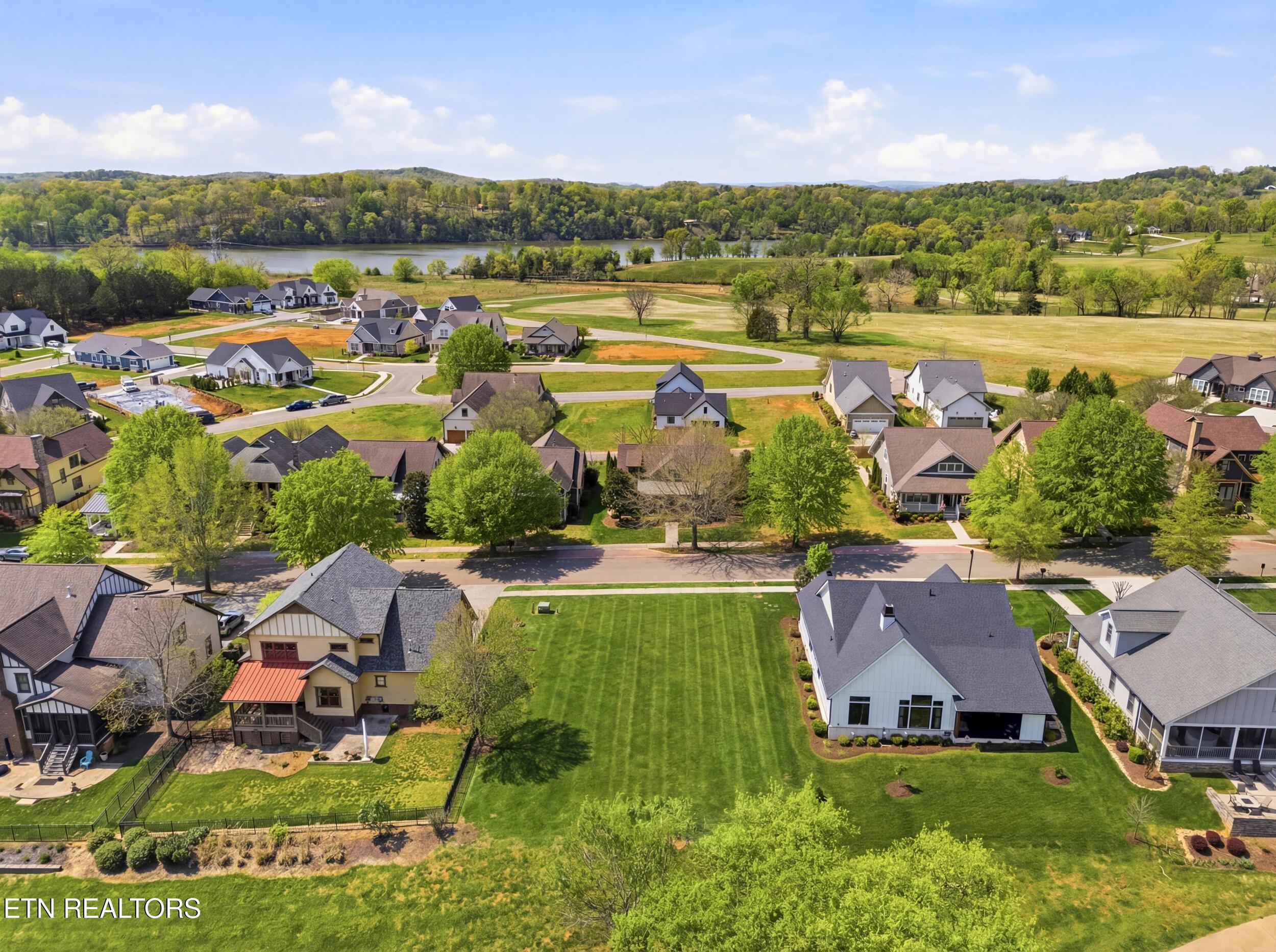 595 Bobcat Run Drive, Loudon, TN