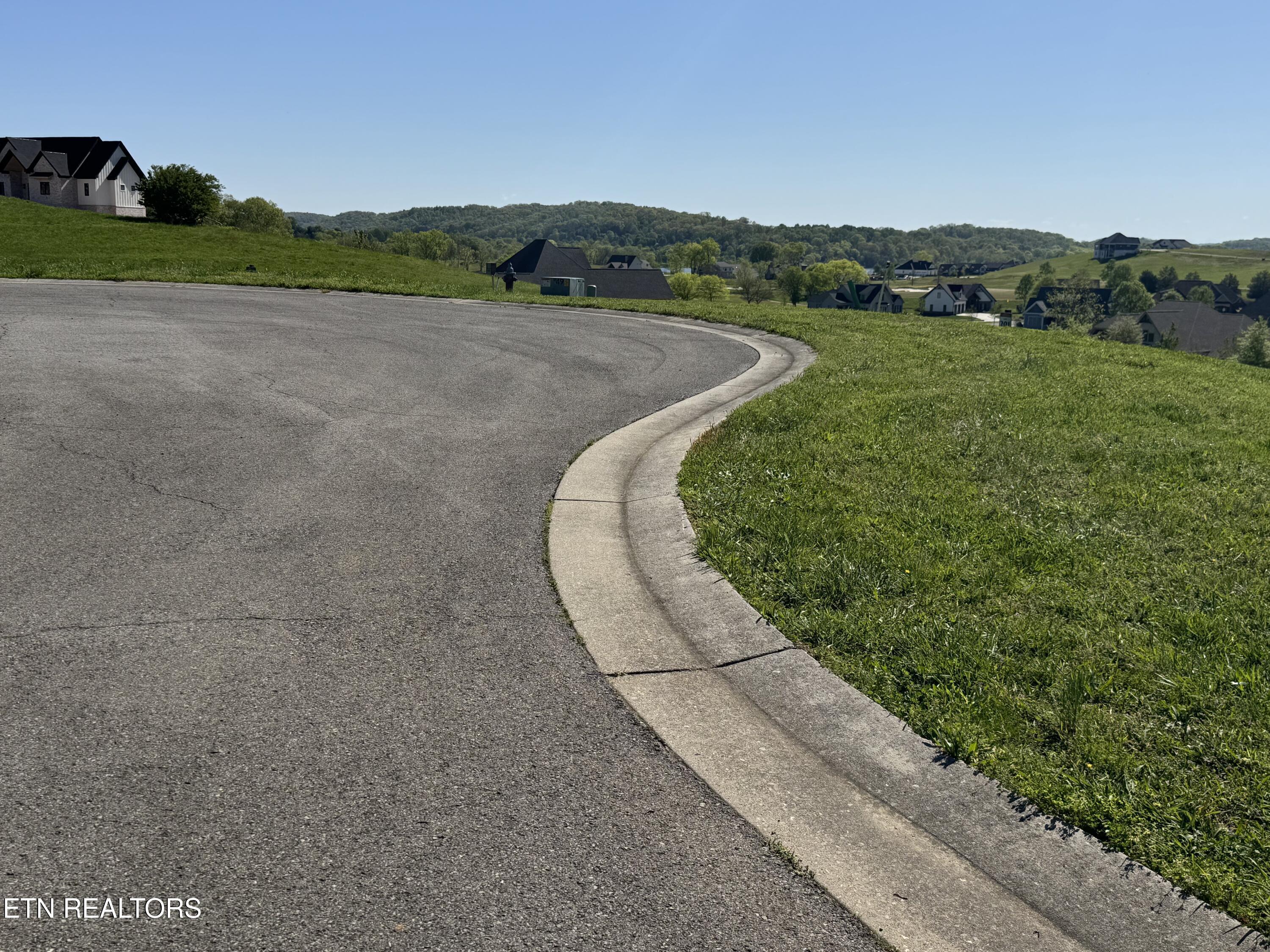 568 Hawks Bend, Loudon, TN - Fort Loudoun and Tellico Lake Real Estate - Image# 2