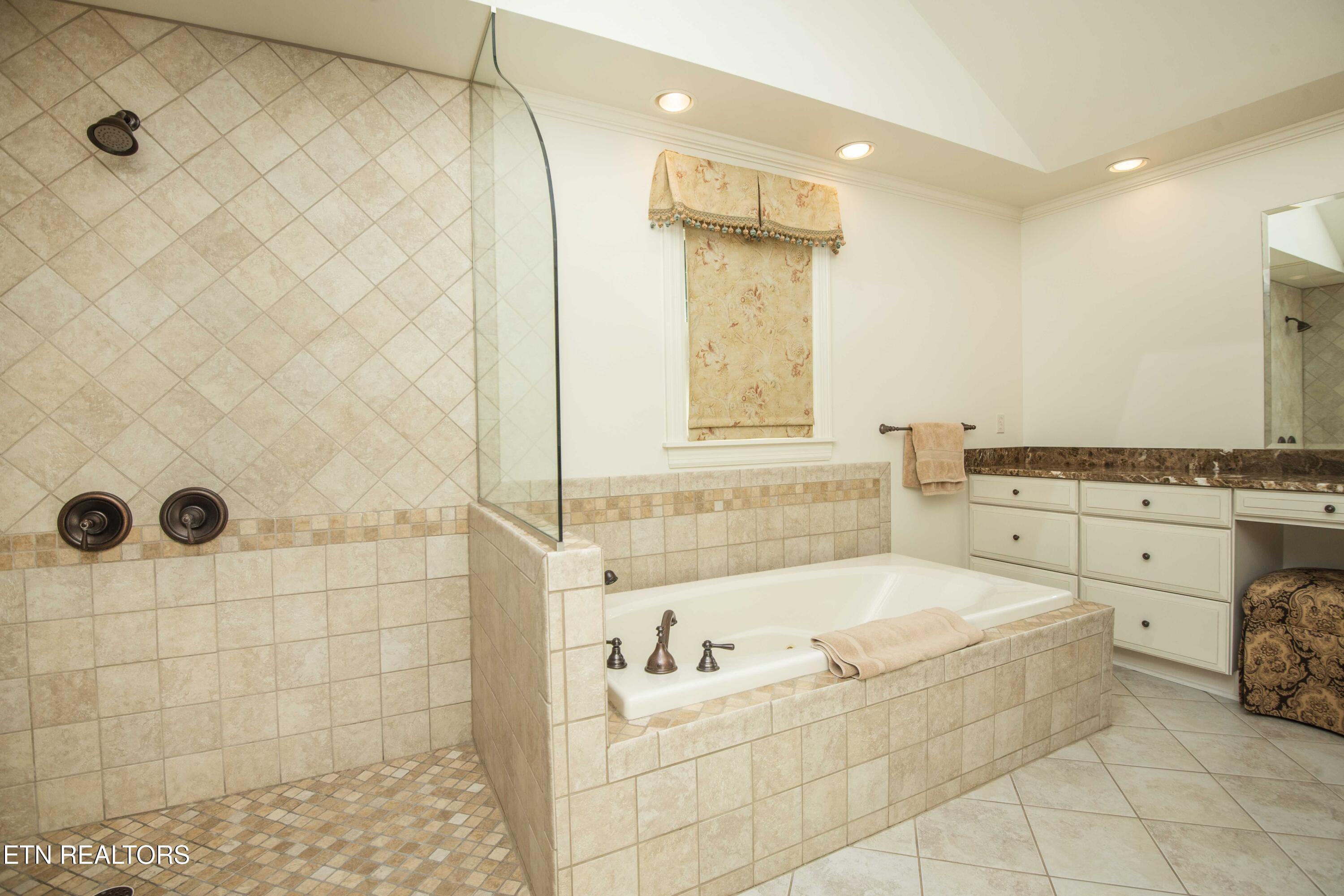 902 Twin Coves Circle, Lenoir City, TN - Fort Loudoun and Tellico Lake Real Estate - Image# 40