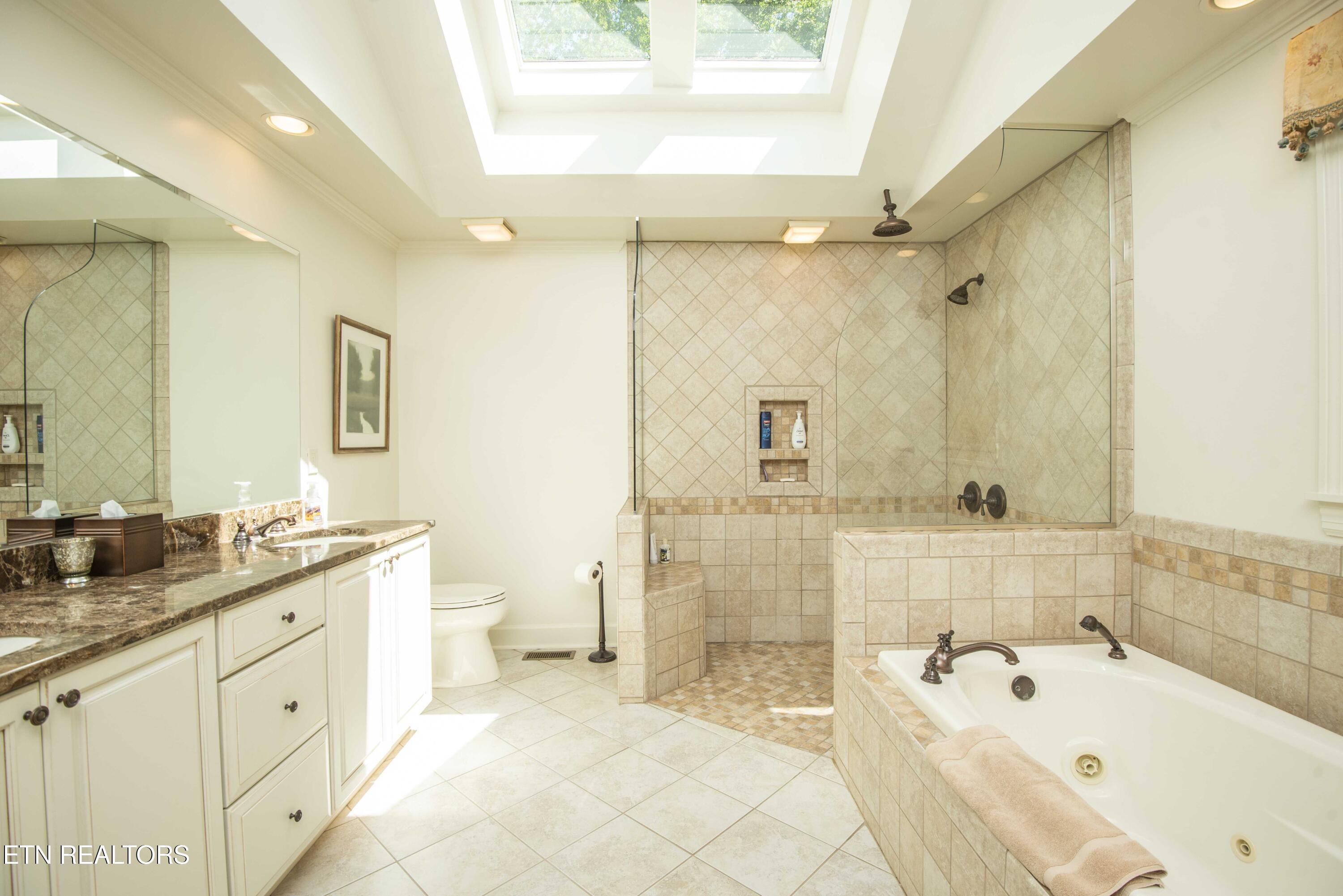902 Twin Coves Circle, Lenoir City, TN - Fort Loudoun and Tellico Lake Real Estate - Image# 39