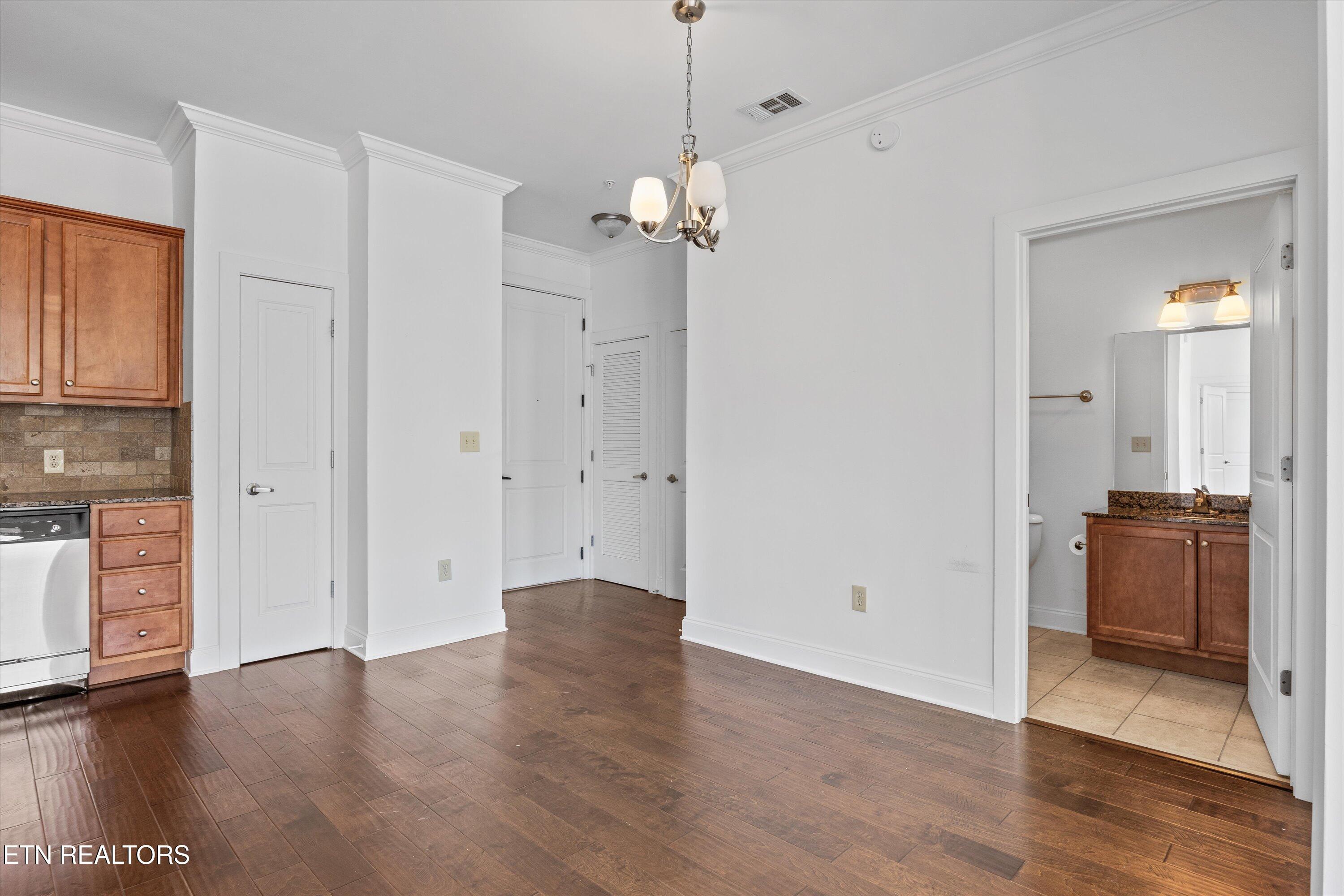445 W Blount Ave, Knoxville, TN - Fort Loudoun and Tellico Lake Real Estate - Image# 9