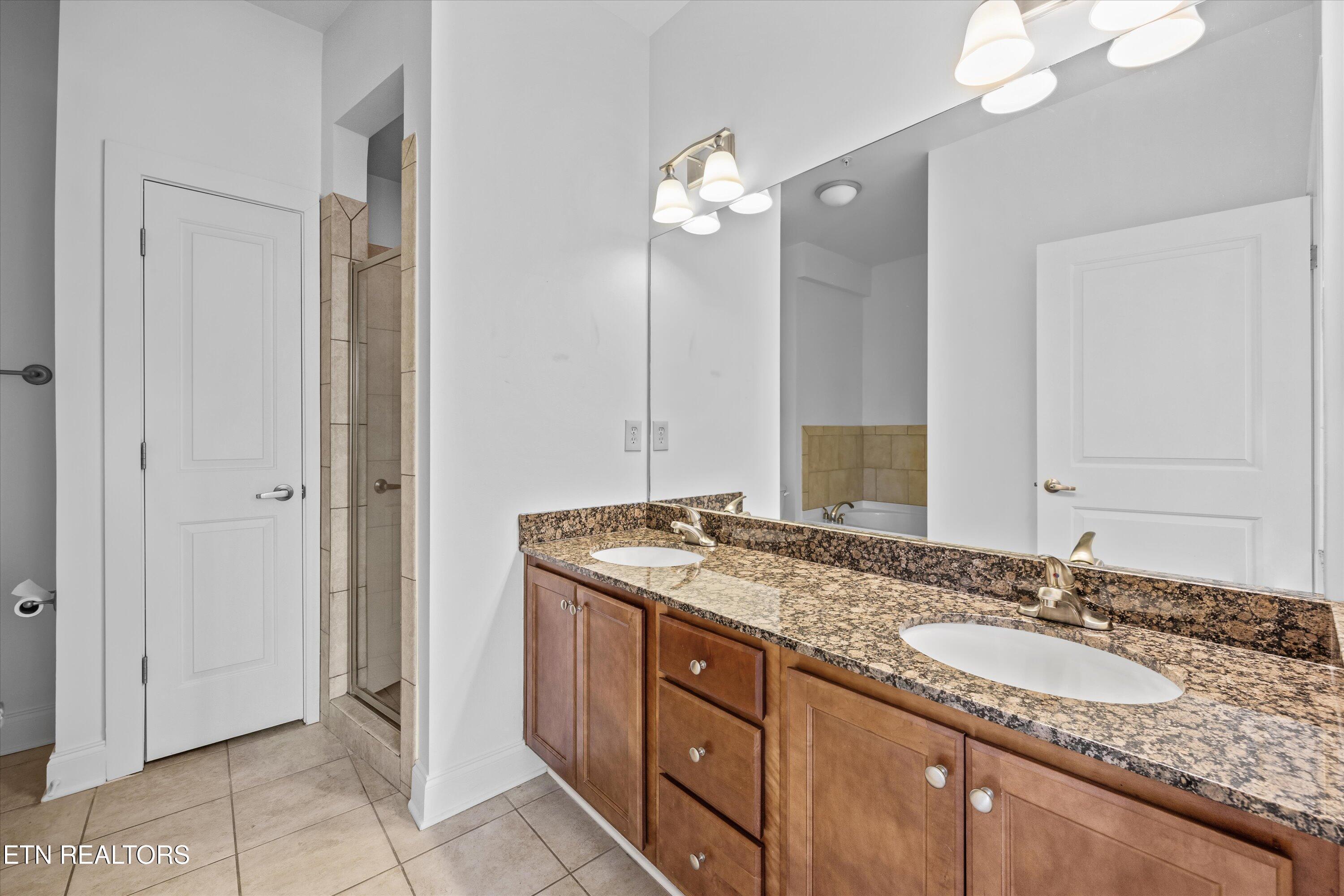 445 W Blount Ave, Knoxville, TN - Fort Loudoun and Tellico Lake Real Estate - Image# 25