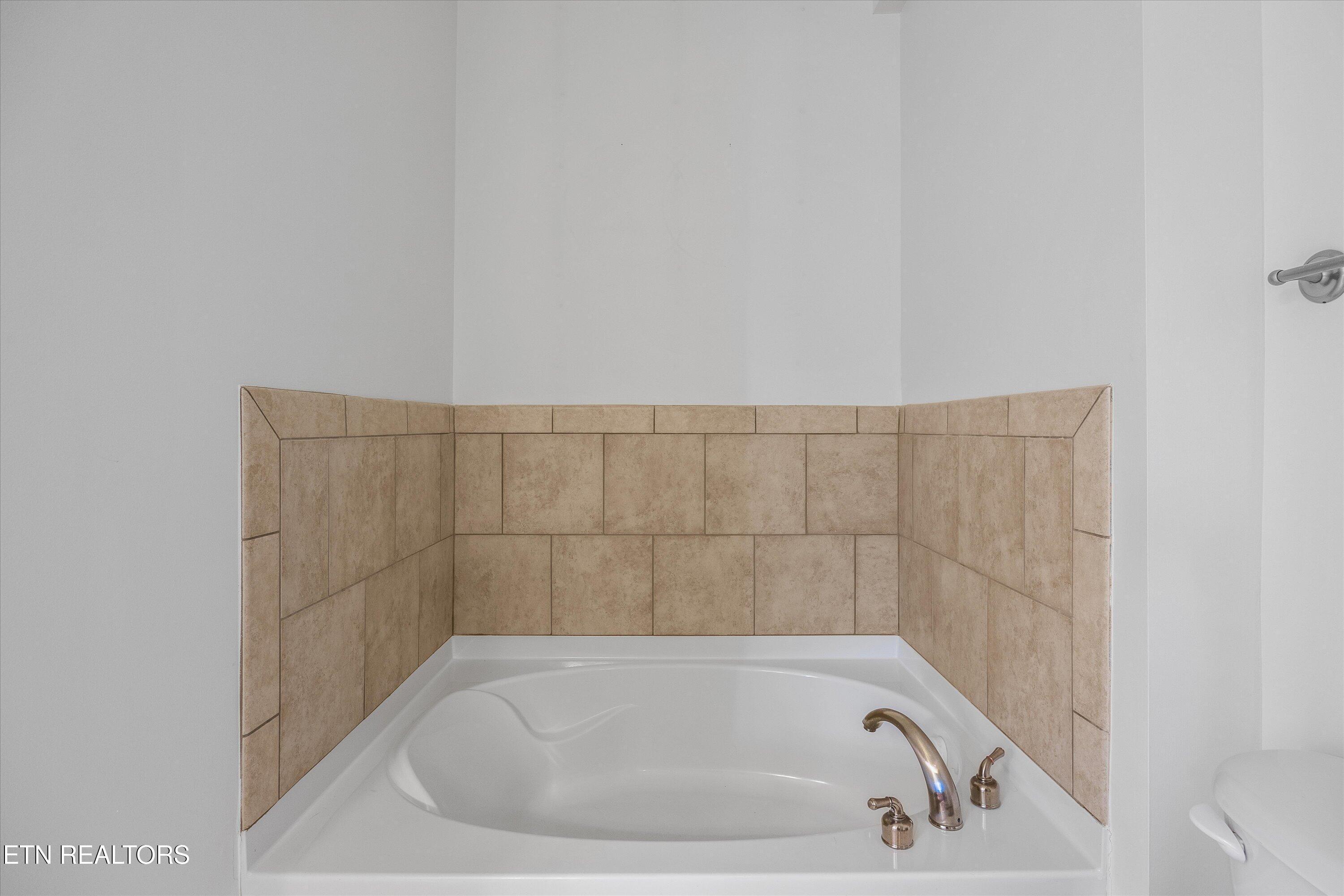 445 W Blount Ave, Knoxville, TN - Fort Loudoun and Tellico Lake Real Estate - Image# 26