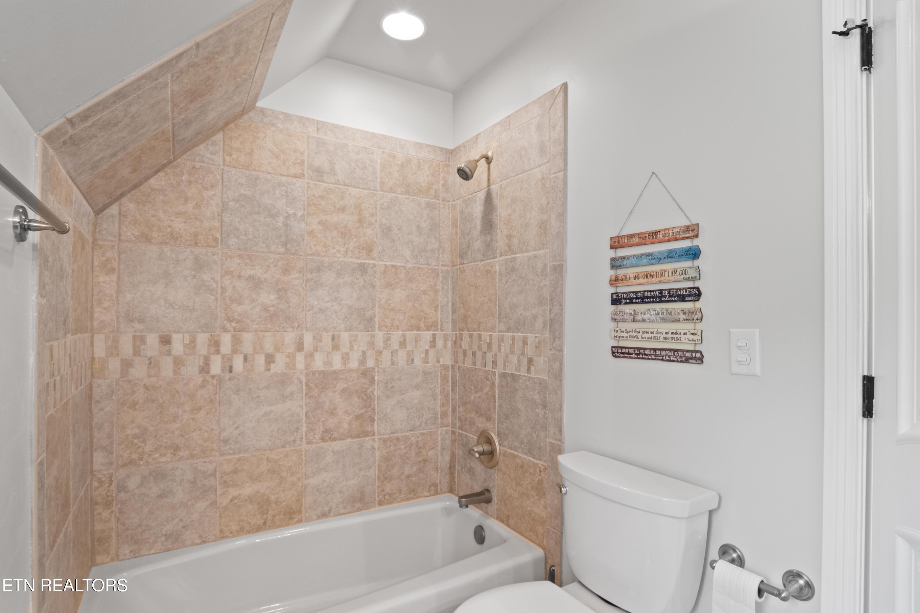 186 Lake Crest Drive, Lenoir City, TN - Fort Loudoun and Tellico Lake Real Estate - Image# 21