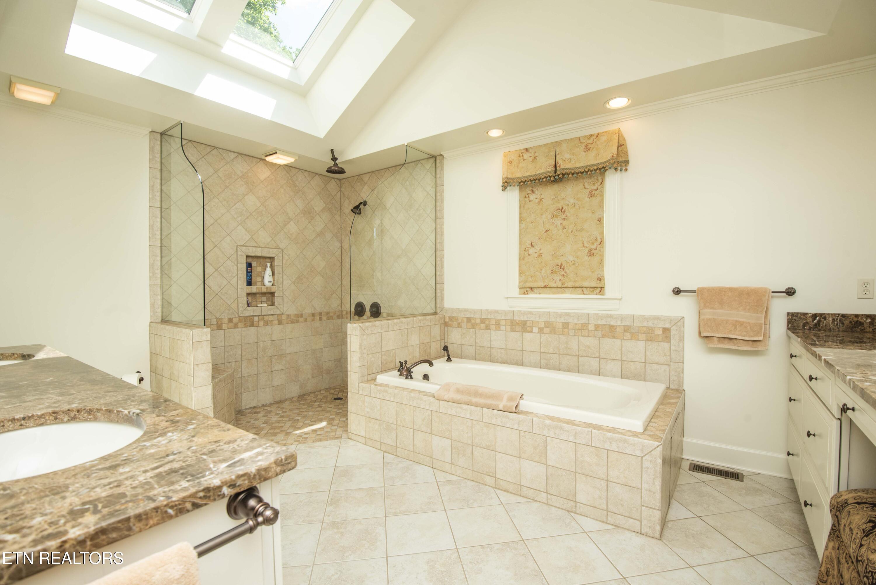 902 Twin Cove Circle, Lenoir City, TN - Fort Loudoun and Tellico Lake Real Estate - Image# 35