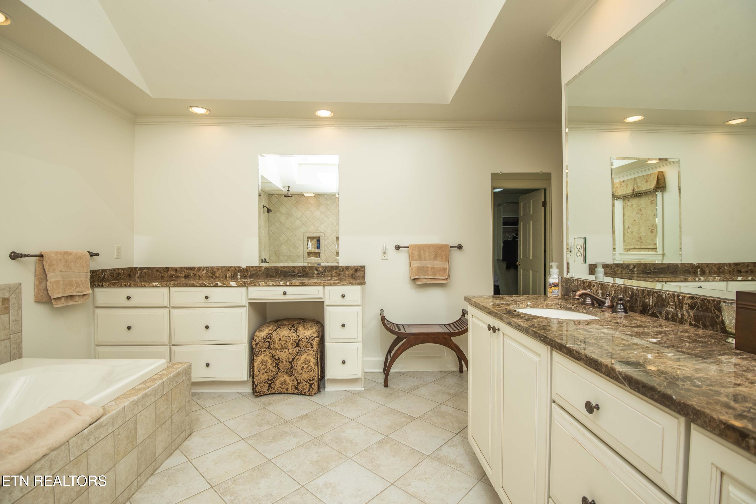 902 Twin Cove Circle, Lenoir City, TN - Fort Loudoun and Tellico Lake Real Estate - Image# 36