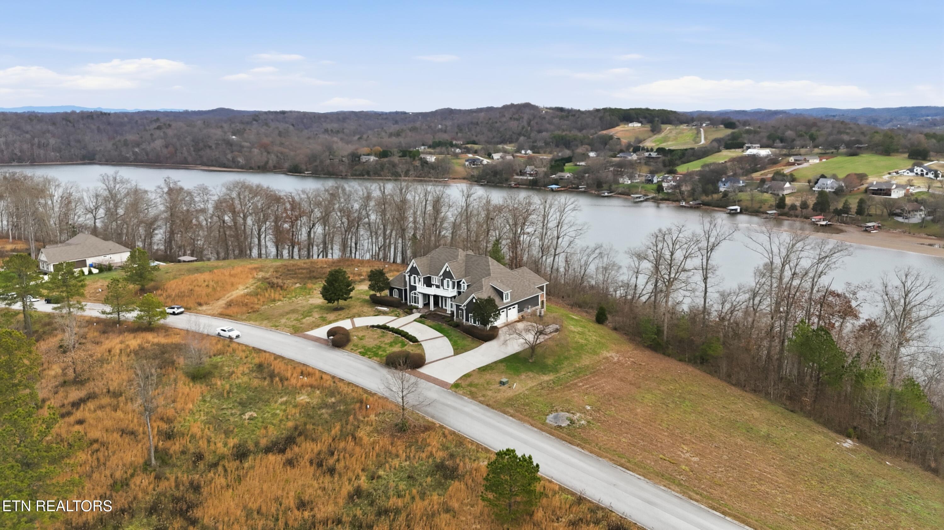 910 Eagle Nest Drive, Loudon, TN - Fort Loudoun and Tellico Lake Real Estate - Image# 2