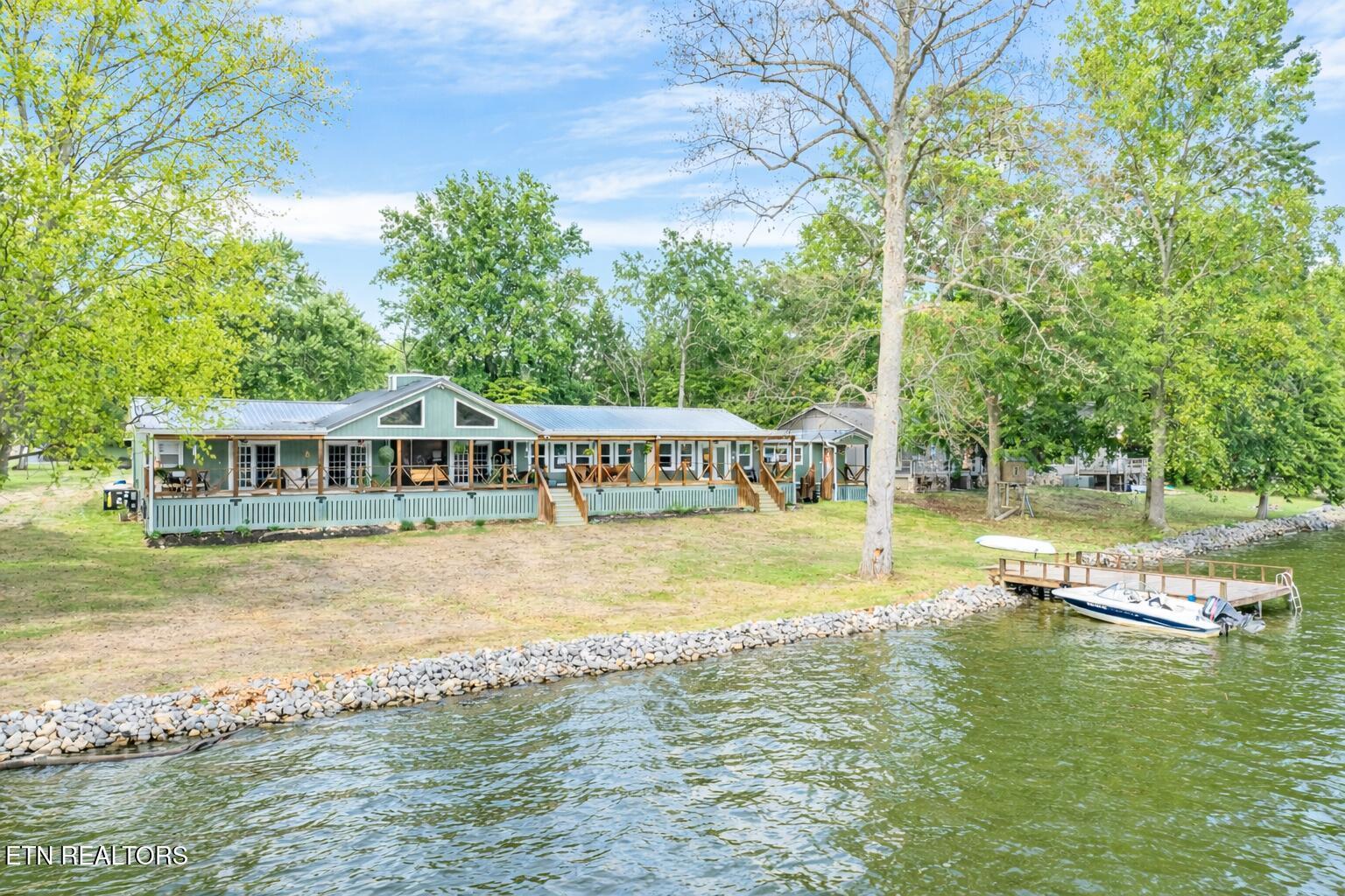 4225 W Lakeview Circle, Louisville, TN - Fort Loudoun and Tellico Lake Real Estate - Image# 1