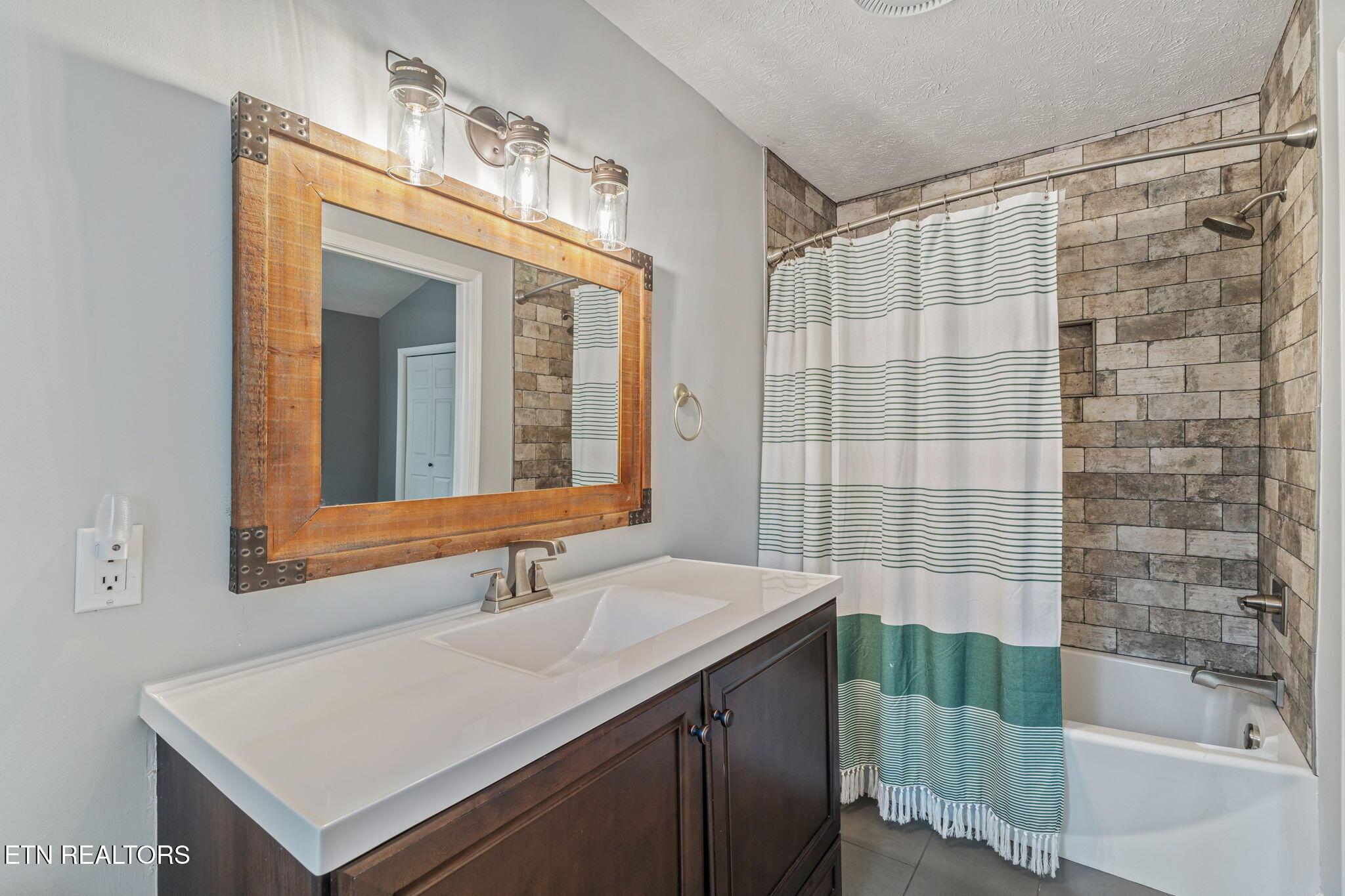 2426 Caravel Lane, Knoxville, TN - Fort Loudoun and Tellico Lake Real Estate - Image# 21
