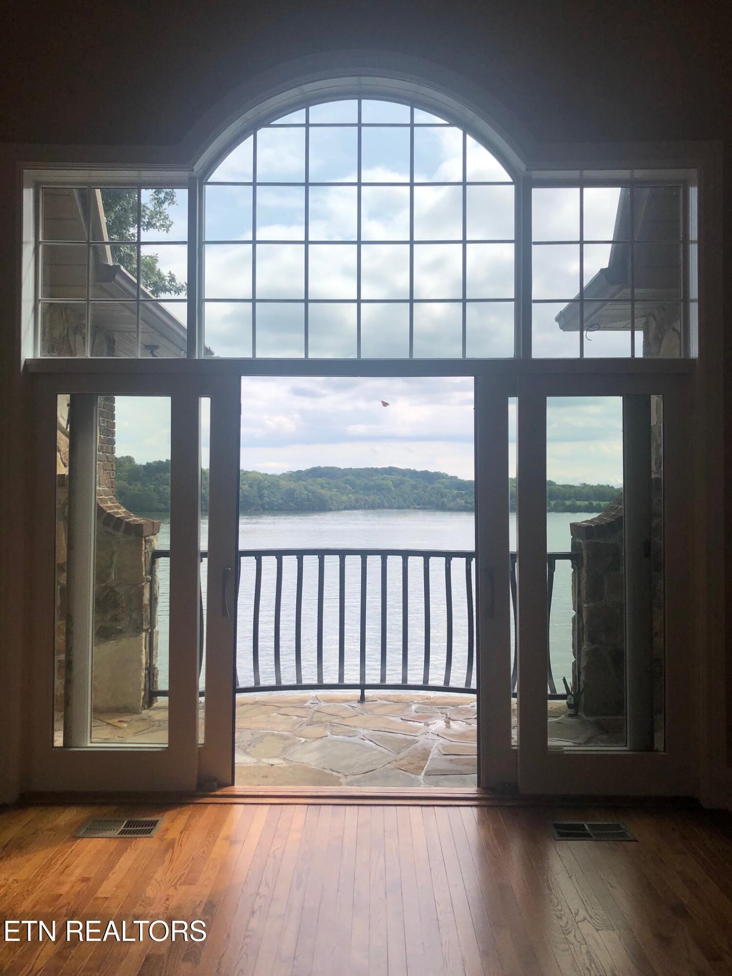 275 Rock Point Drive, Vonore, TN - Fort Loudoun and Tellico Lake Real Estate - Image# 9