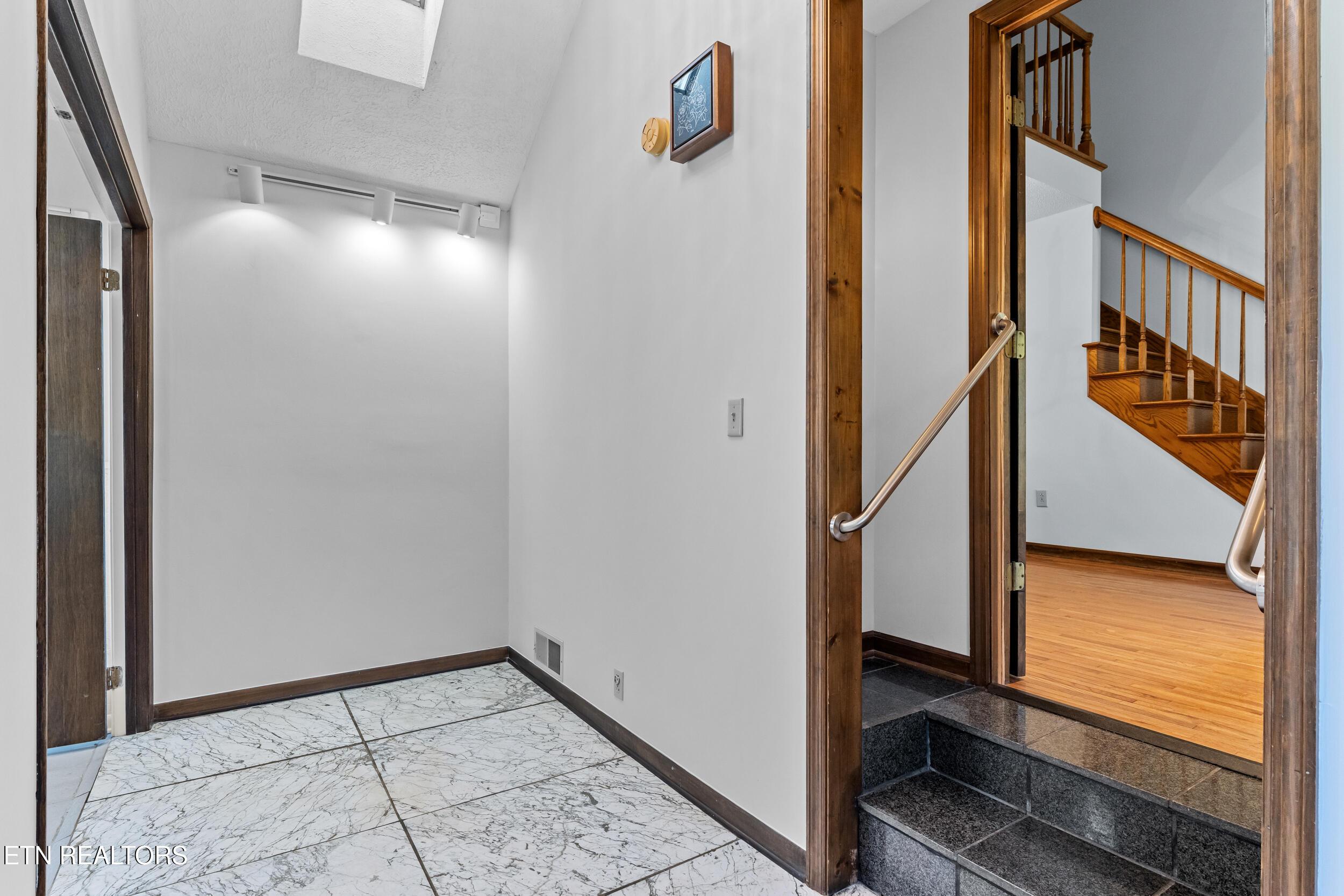 600 Donaldson Light Lane, Lenoir City, TN - Fort Loudoun and Tellico Lake Real Estate - Image# 37