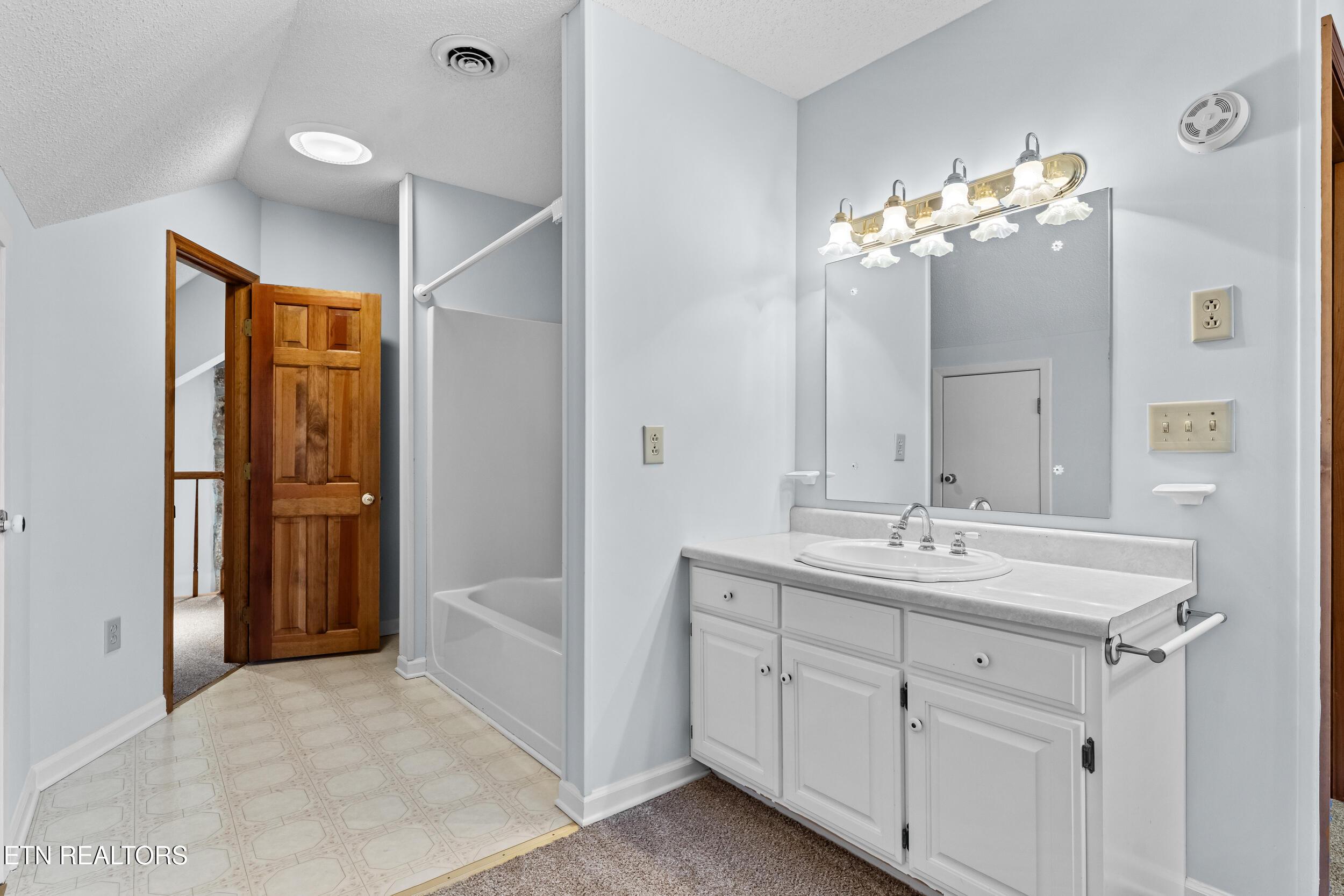 600 Donaldson Light Lane, Lenoir City, TN - Fort Loudoun and Tellico Lake Real Estate - Image# 25