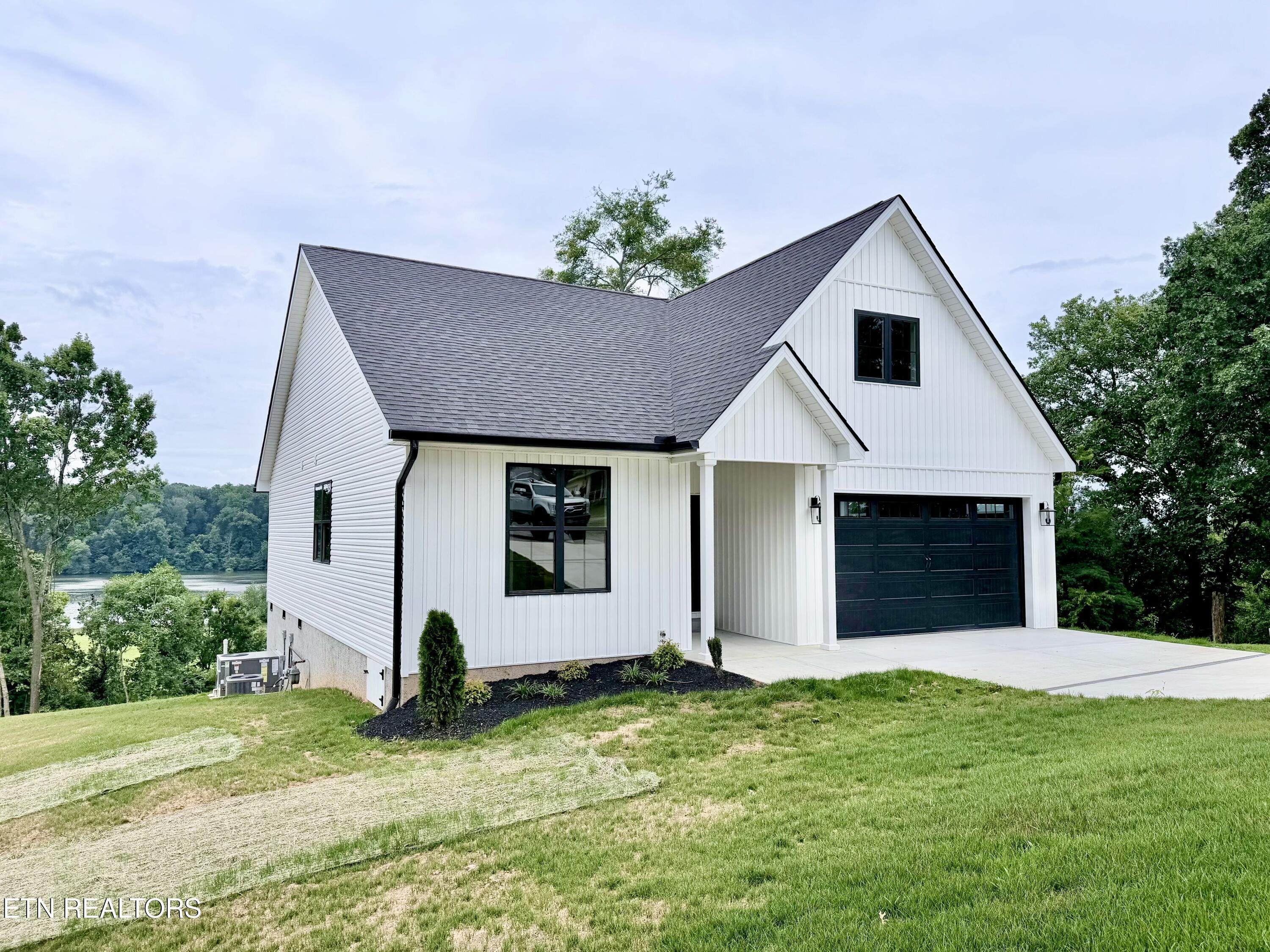 456 Fore Drive, Loudon, TN - Fort Loudoun and Tellico Lake Real Estate - Image# 3