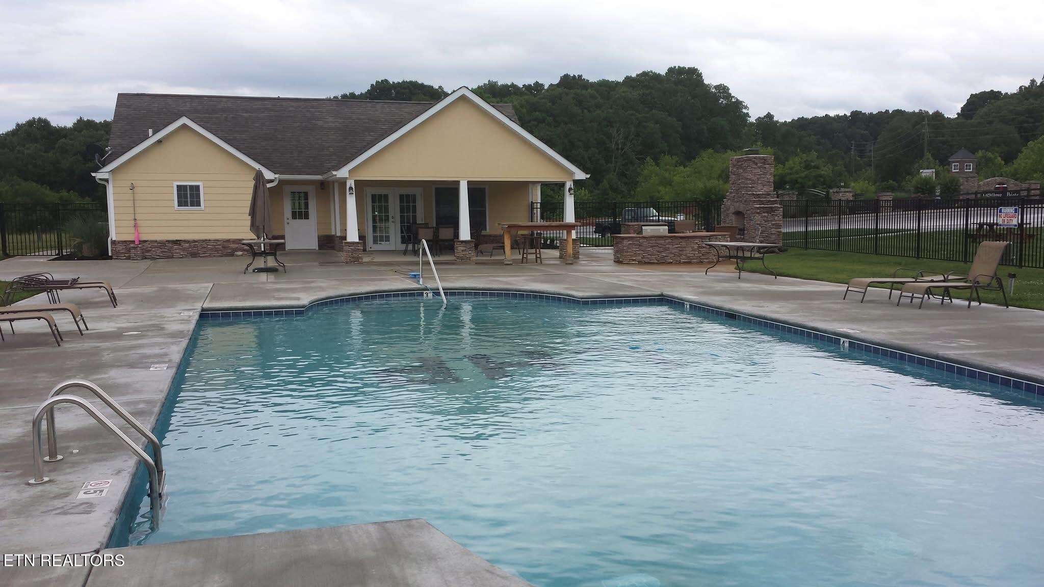 562 Charleston, Loudon, TN - Fort Loudoun and Tellico Lake Real Estate - Image# 3