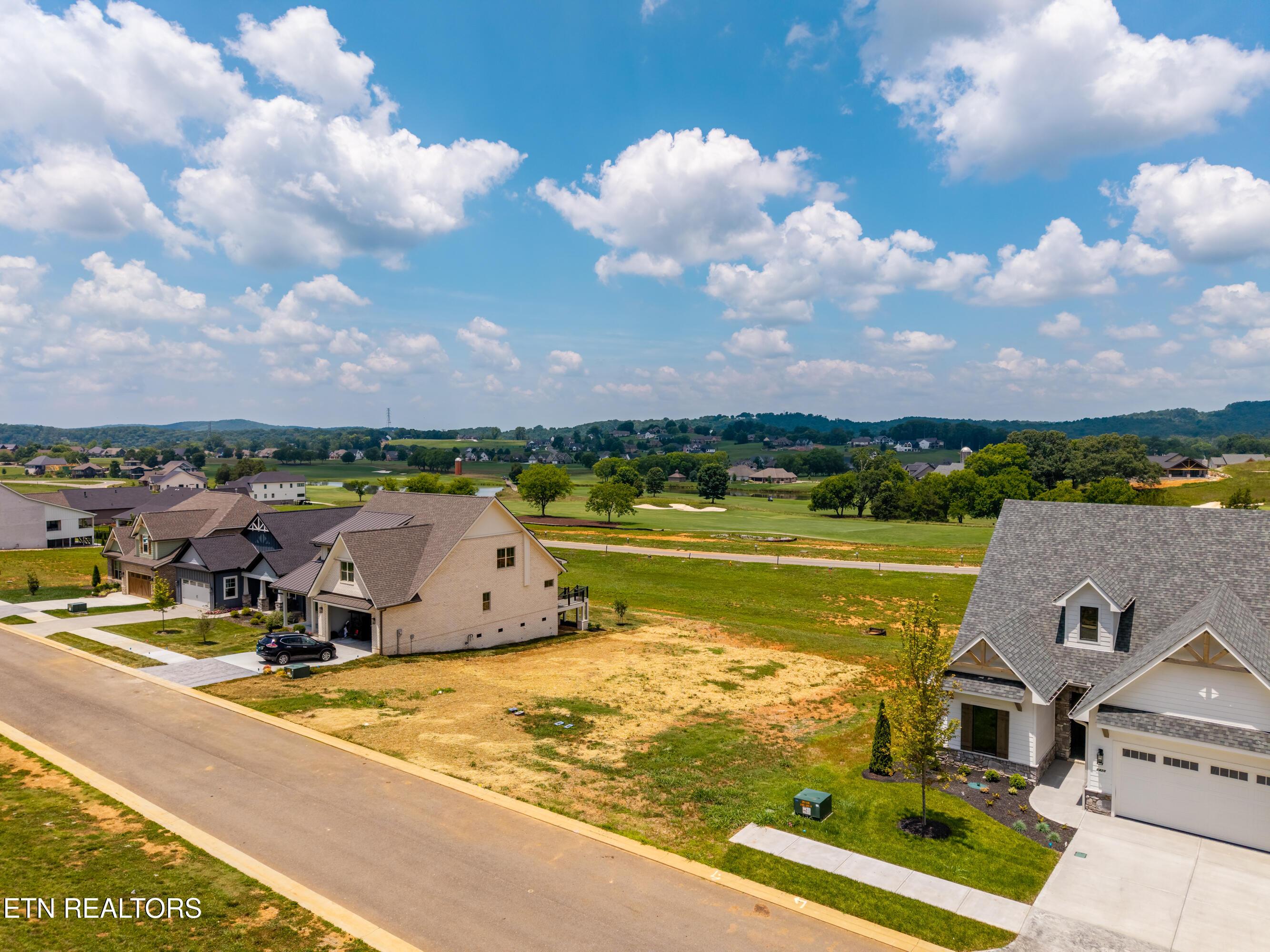 1462 Black Bear Circle, Loudon, TN - Fort Loudoun and Tellico Lake Real Estate - Image# 2