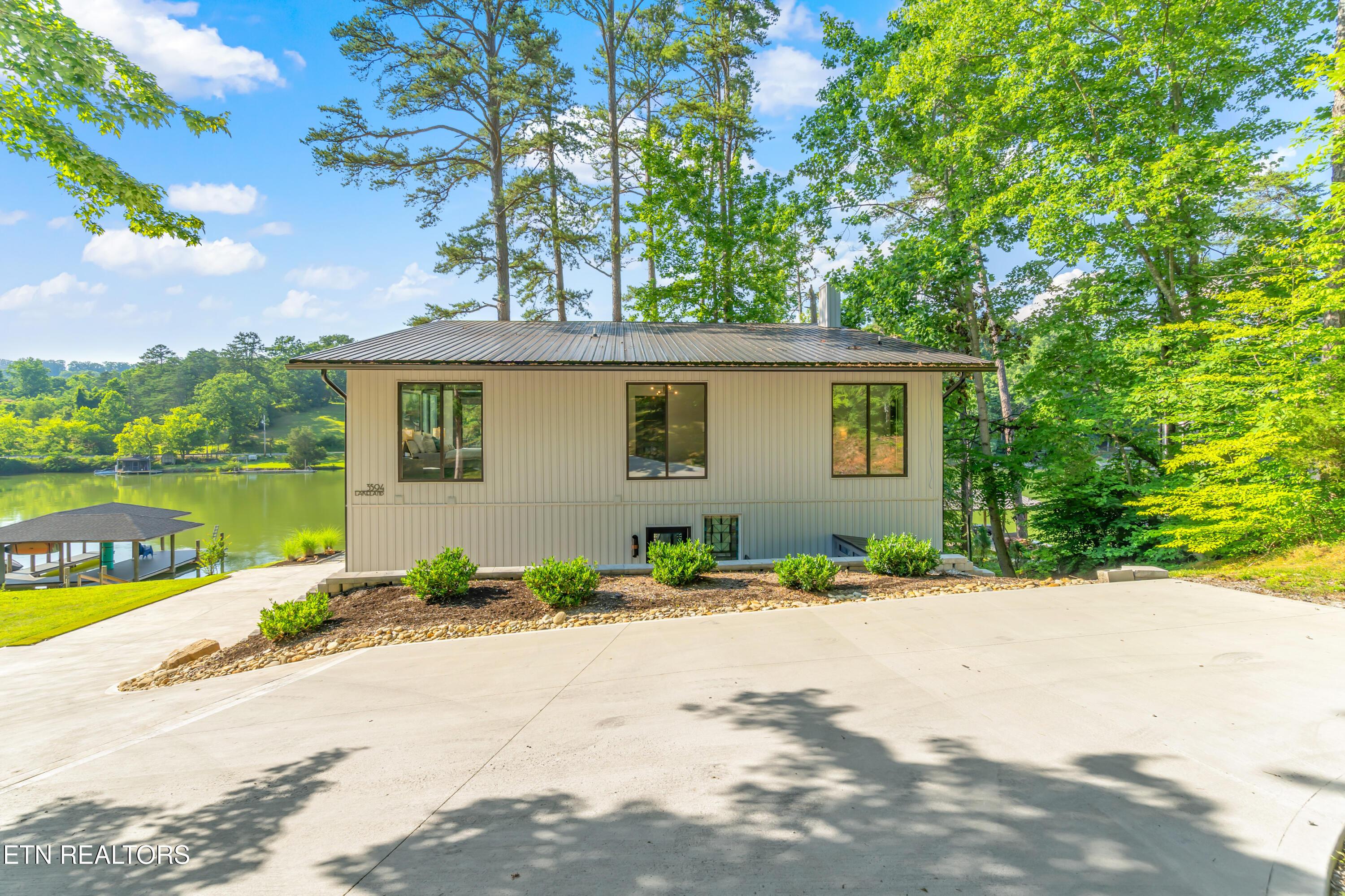 3594 Lakeland Drive, Lenoir City, TN - Fort Loudoun and Tellico Lake Real Estate - Image# 2