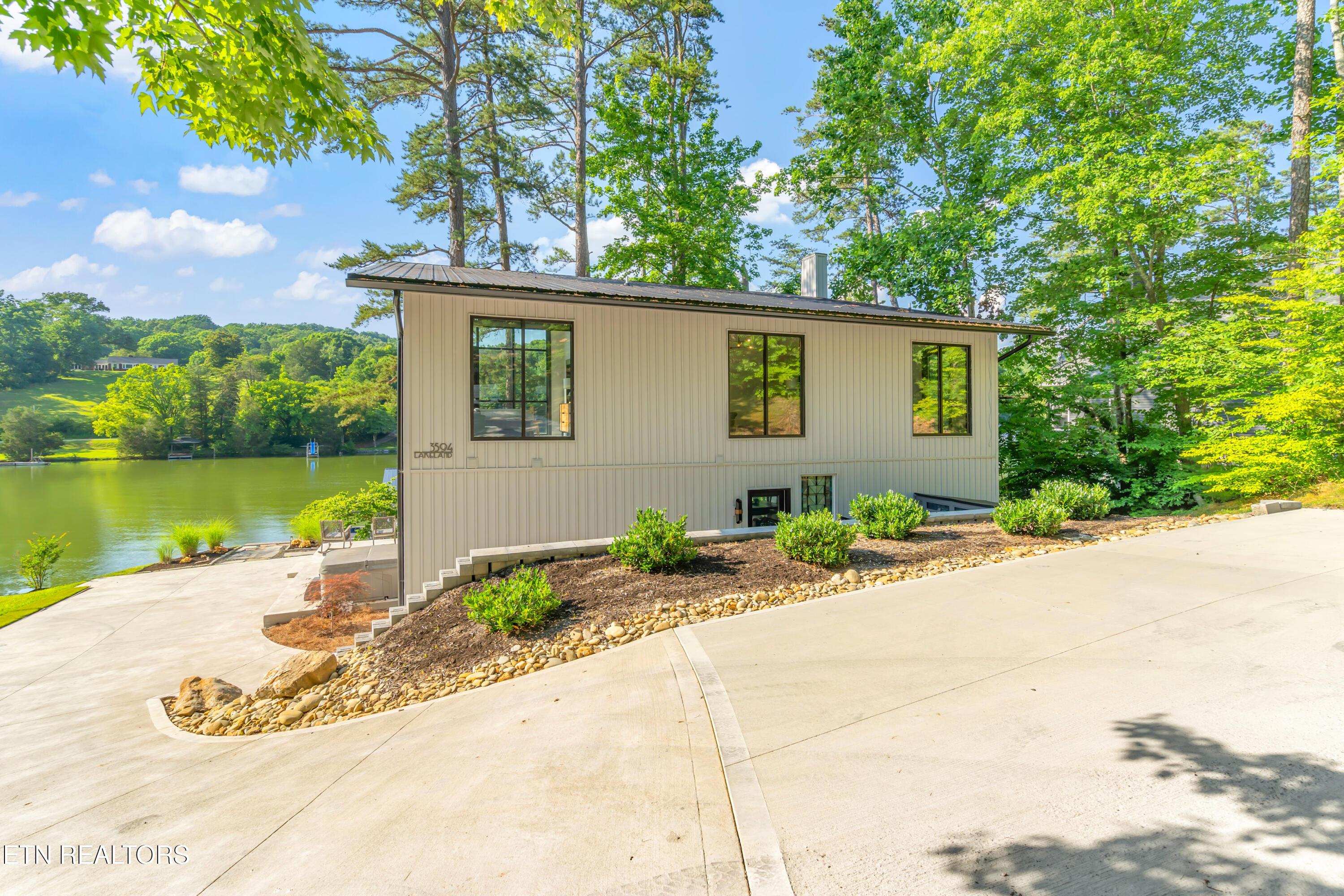 3594 Lakeland Drive, Lenoir City, TN