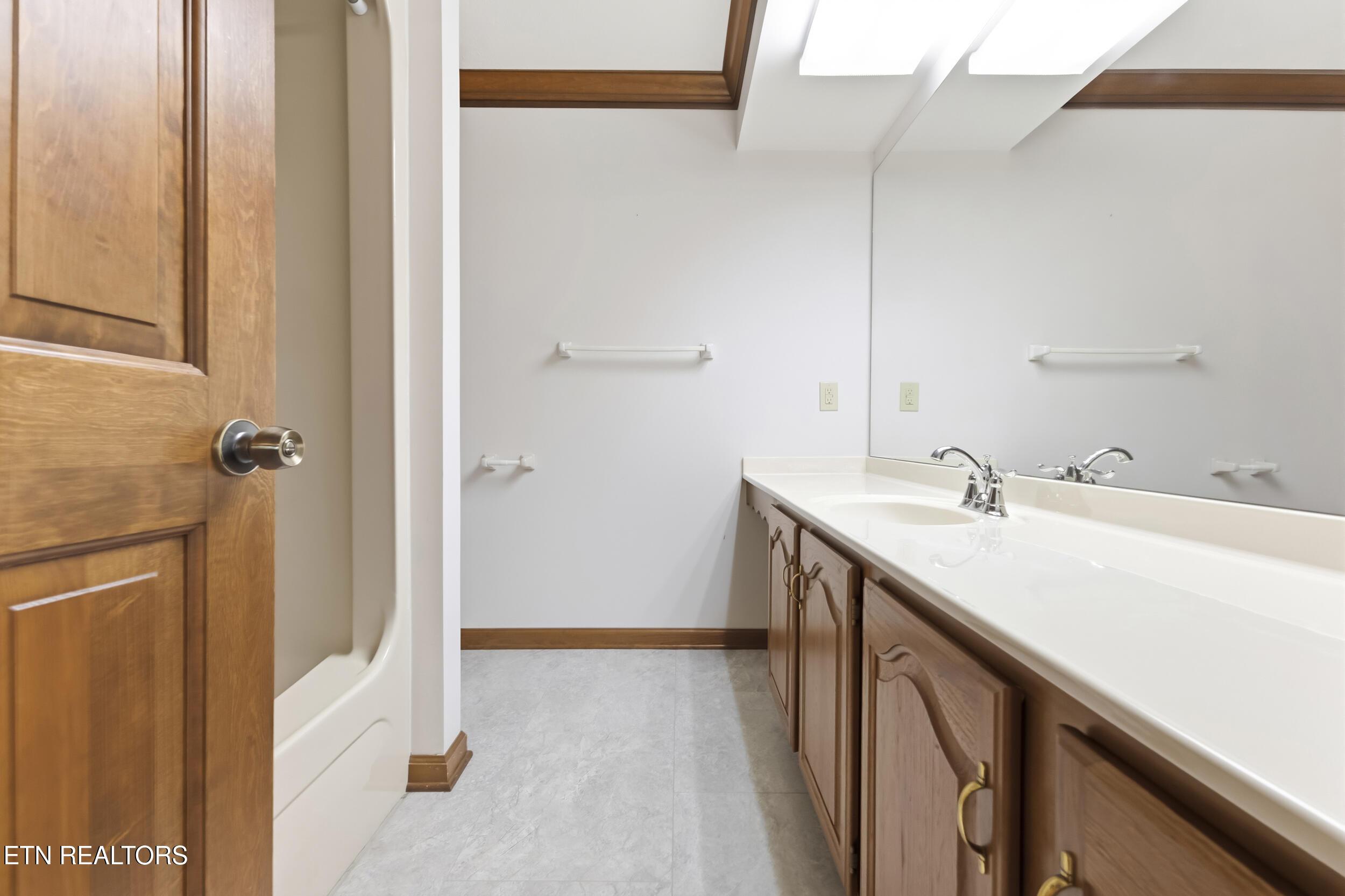 10024 Casa Real Cove, Knoxville, TN - Fort Loudoun and Tellico Lake Real Estate - Image# 42