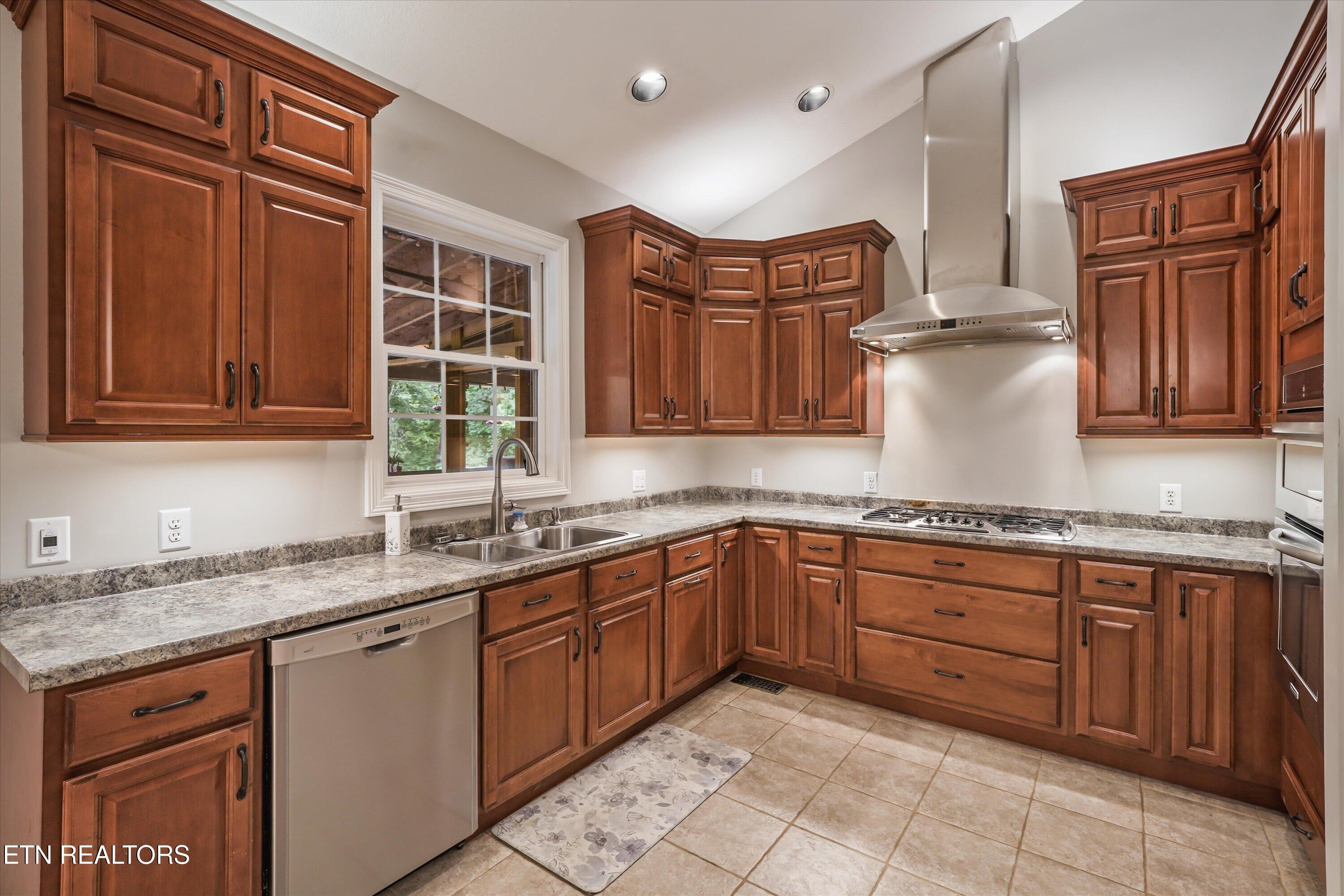 3727 Fox Creek Rd, Louisville, TN - Fort Loudoun and Tellico Lake Real Estate - Image# 9