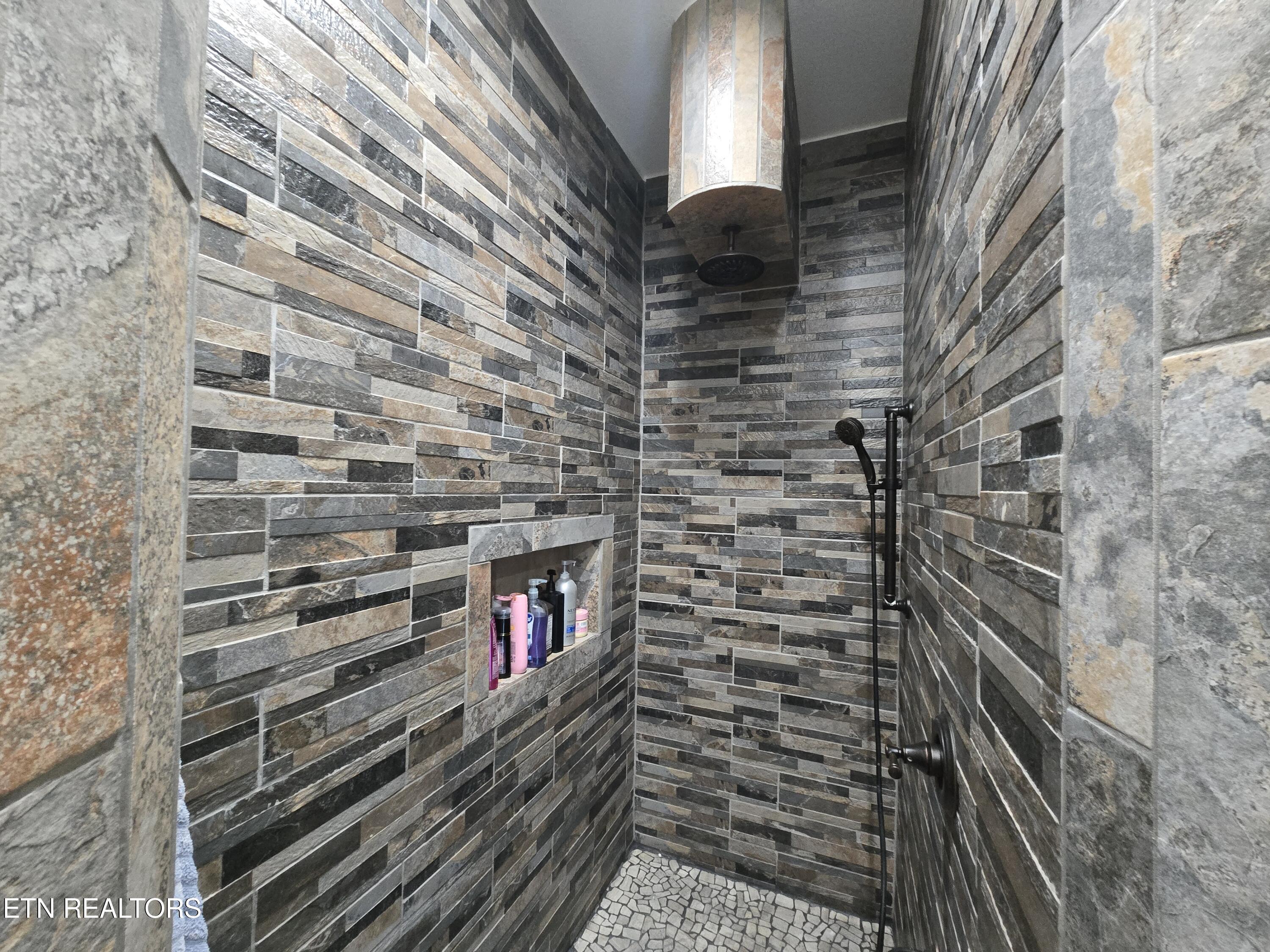 301 Inagehi Lane, Loudon, TN - Fort Loudoun and Tellico Lake Real Estate - Image# 20
