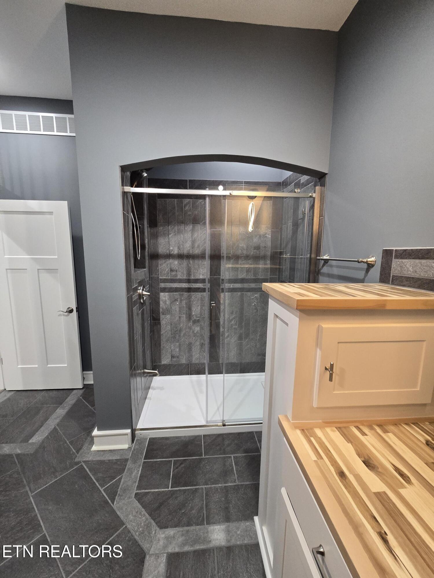 301 Inagehi Lane, Loudon, TN - Fort Loudoun and Tellico Lake Real Estate - Image# 31