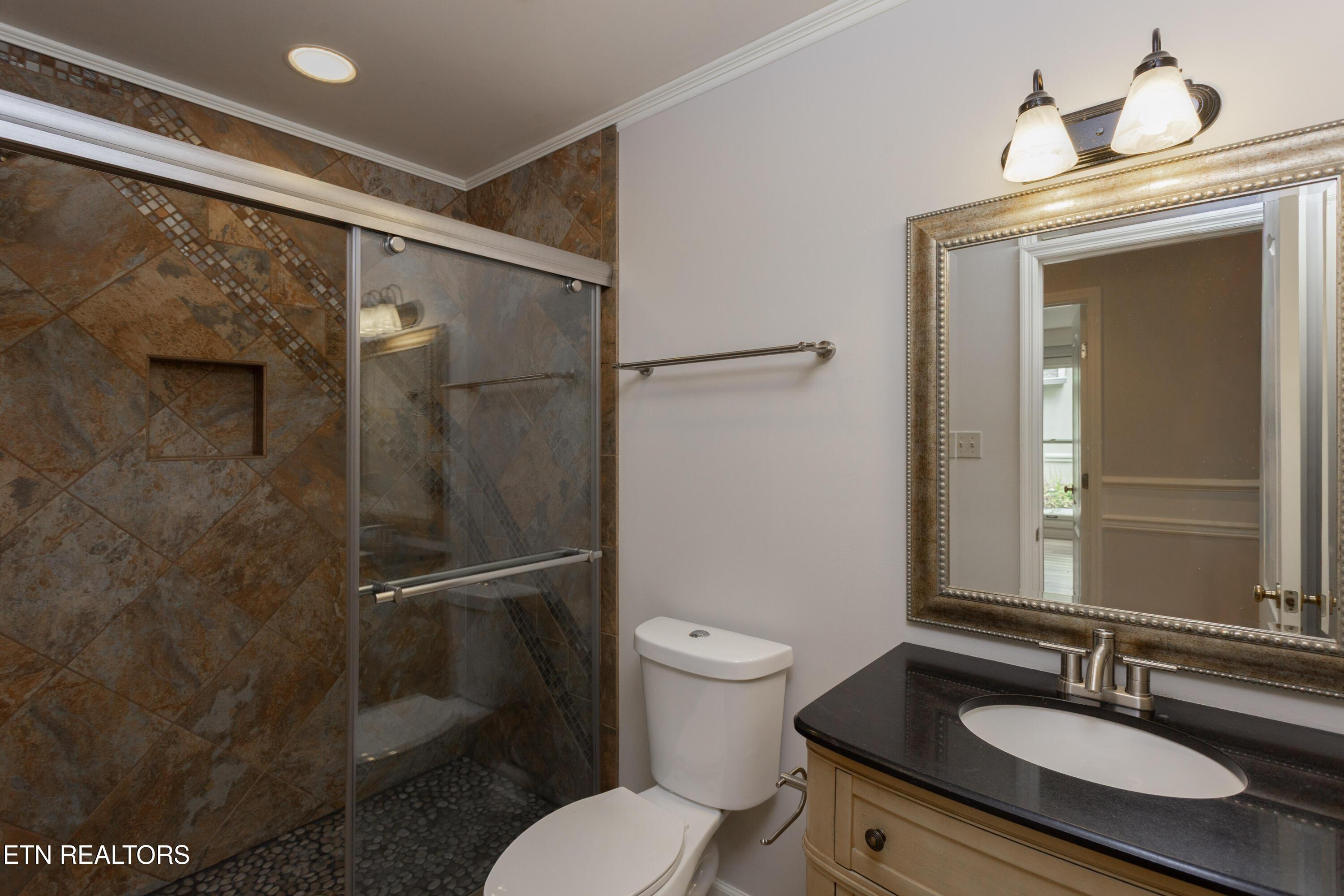 3445 Commodore Point, Knoxville, TN - Fort Loudoun and Tellico Lake Real Estate - Image# 16