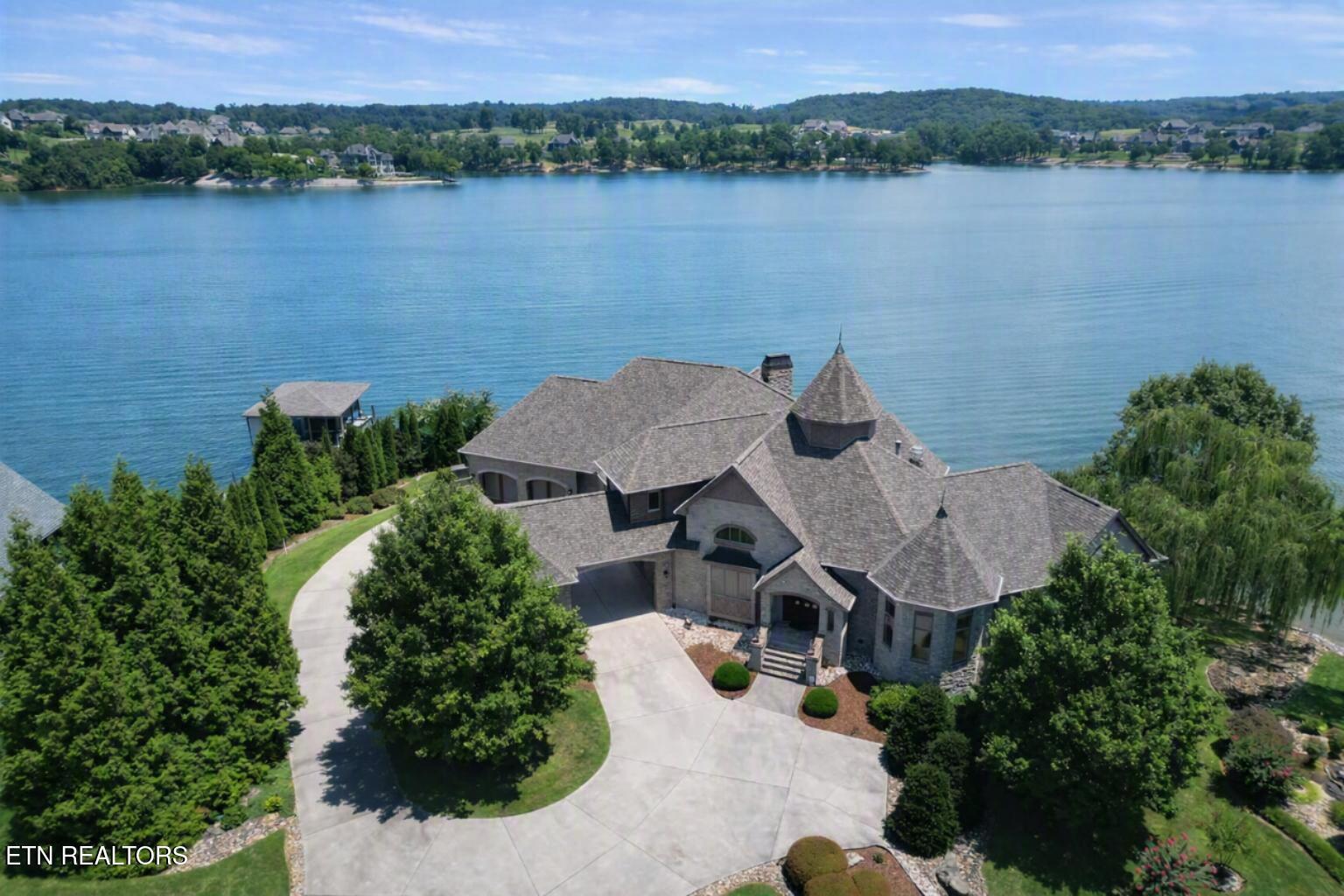 410 Cayuga Drive, Loudon, TN