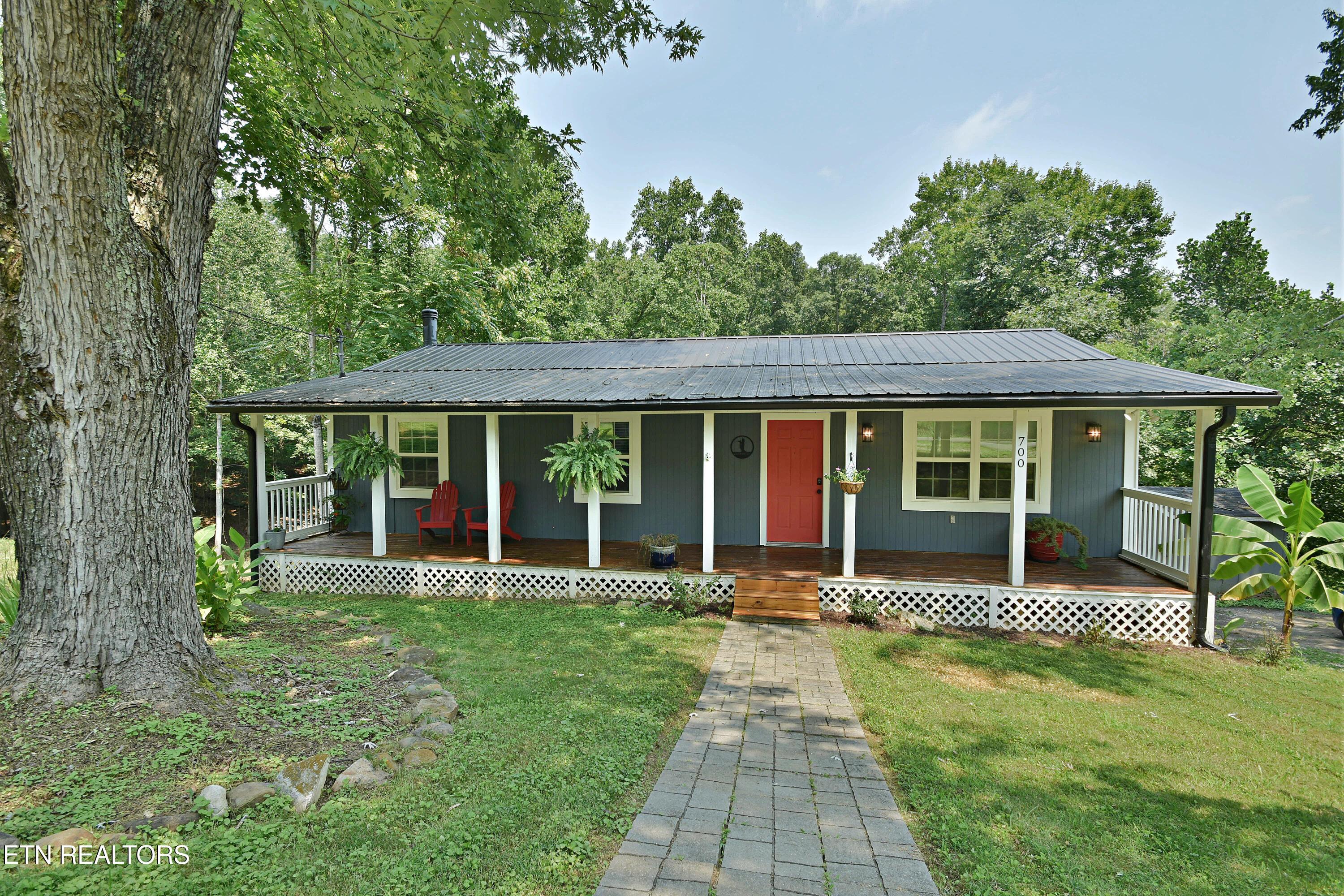 700 Lake Forest Drive, Lenoir City, TN - Fort Loudoun and Tellico Lake Real Estate - Image# 2