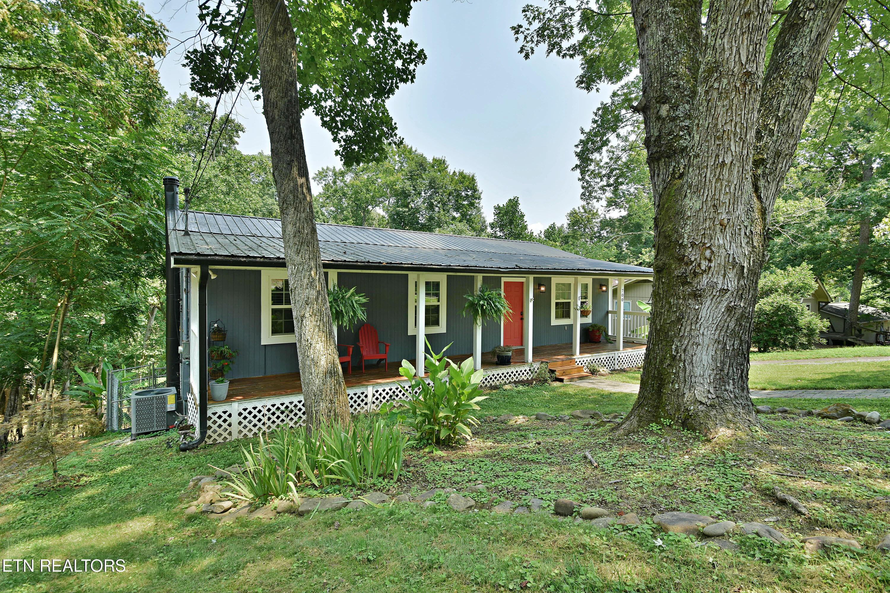 700 Lake Forest Drive, Lenoir City, TN - Fort Loudoun and Tellico Lake Real Estate - Image# 3
